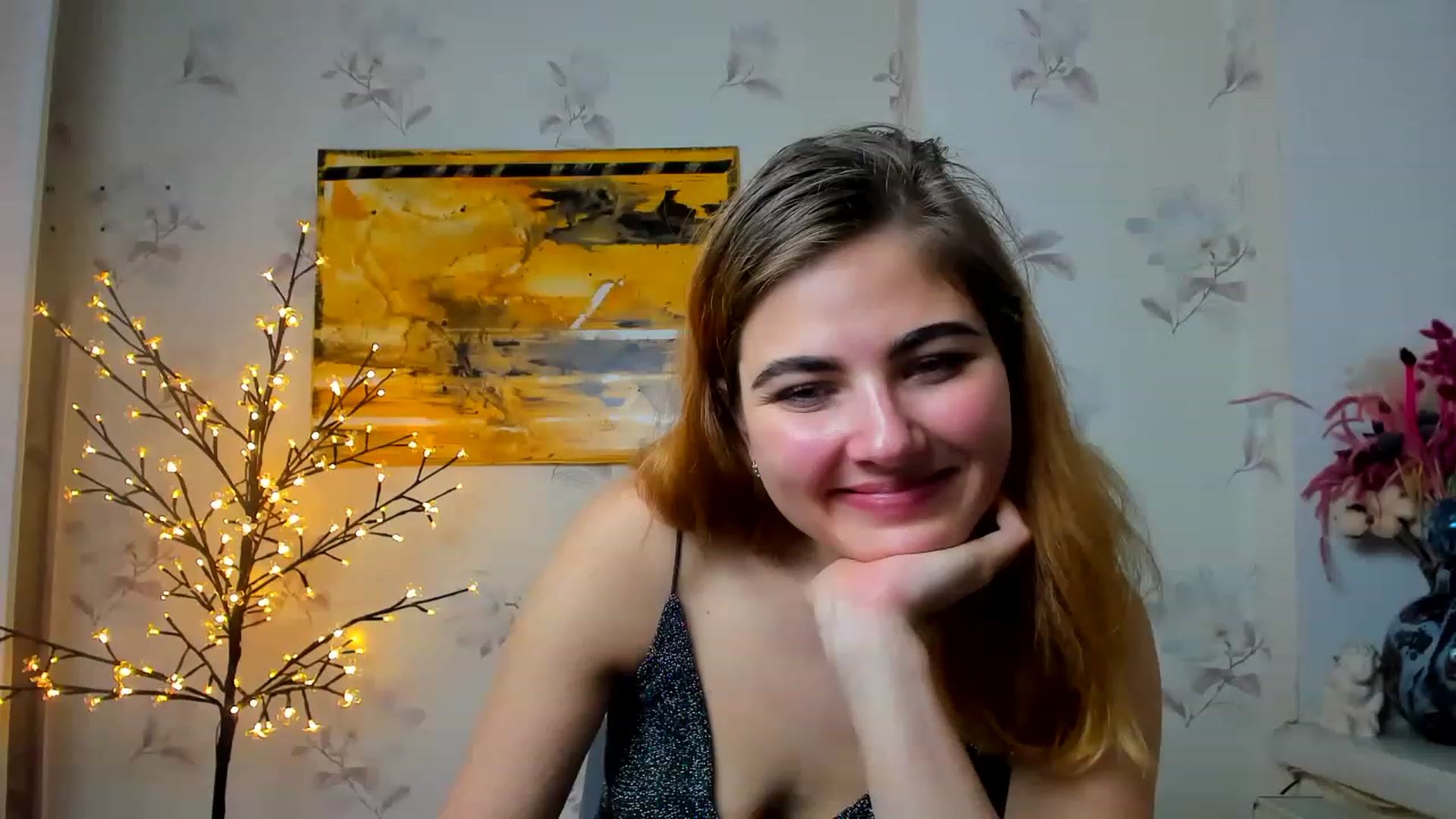 Gallery image thumbnail from GladysSmith's myfreecams stream on, 03/19/2023, 12:44 image 5 of 20