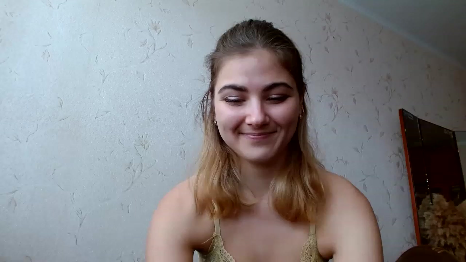 Gallery image thumbnail from GladysSmith's myfreecams stream on, 03/22/2023, 10:28 image 19 of 20
