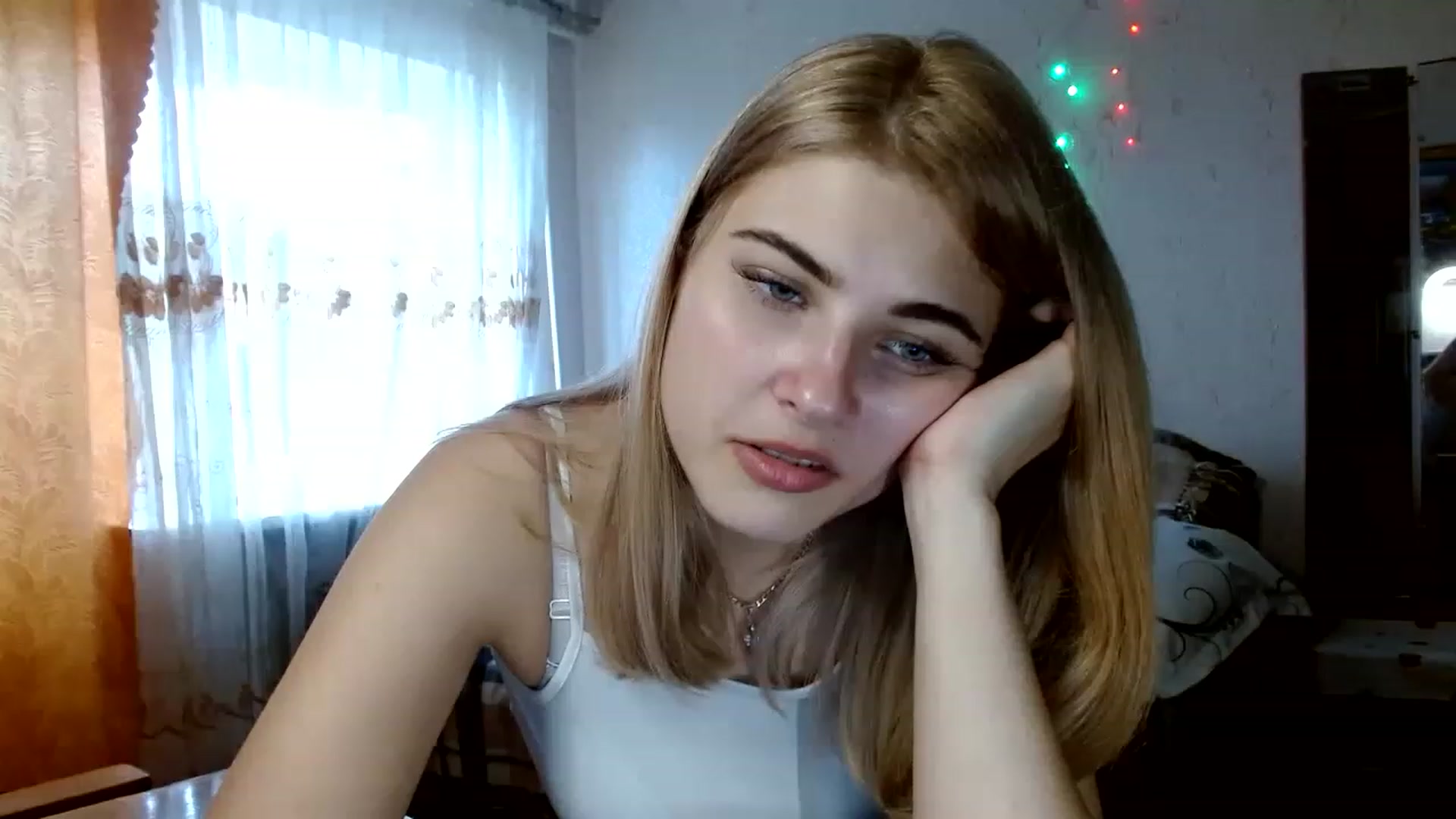 Gallery image thumbnail from GladysSmith's myfreecams stream on, 04/04/2023, 12:54 image 6 of 20