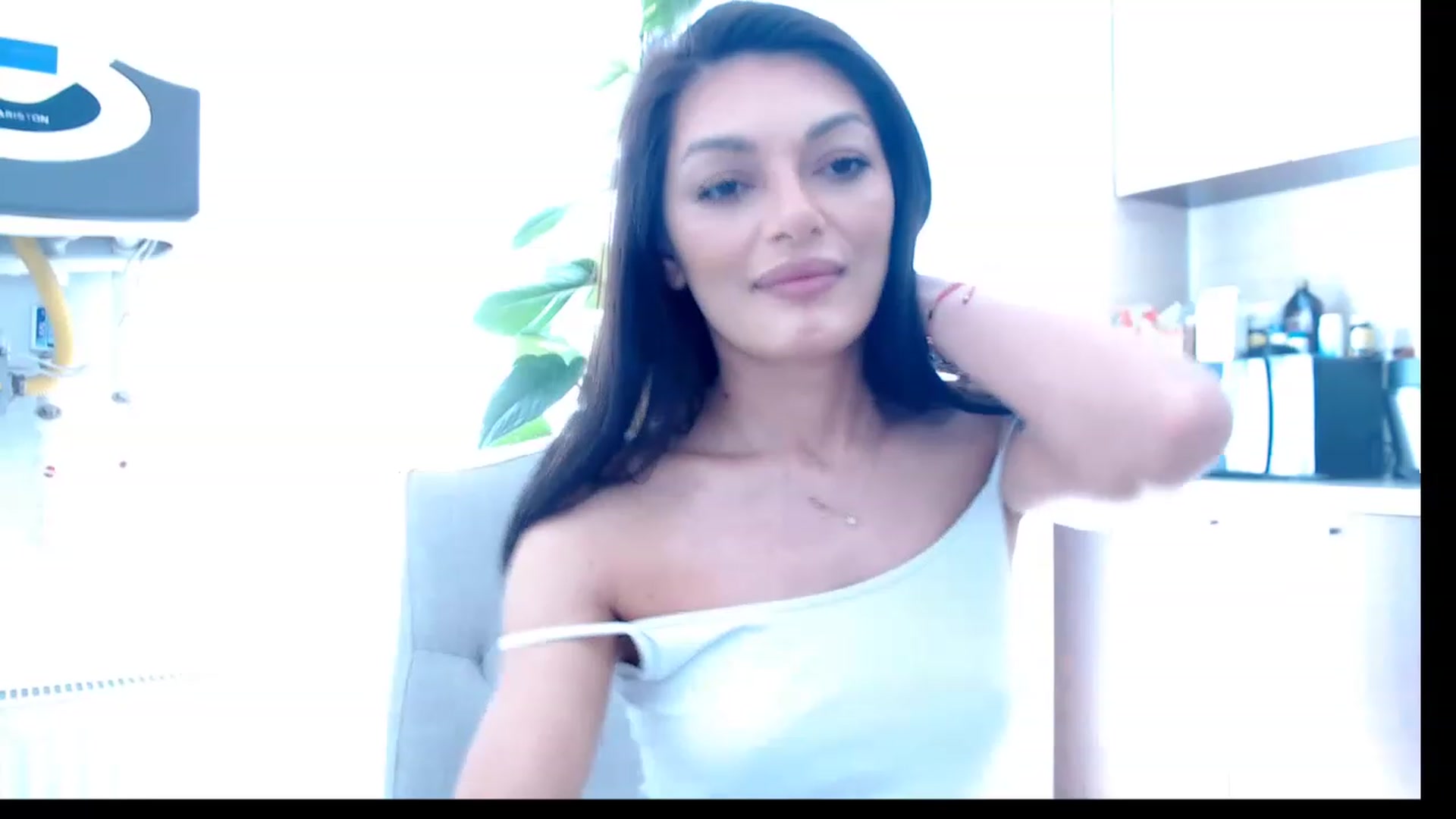 Gallery image thumbnail from Glamourbbe's myfreecams stream on, 05/06/2023, 10:20 image 12 of 20