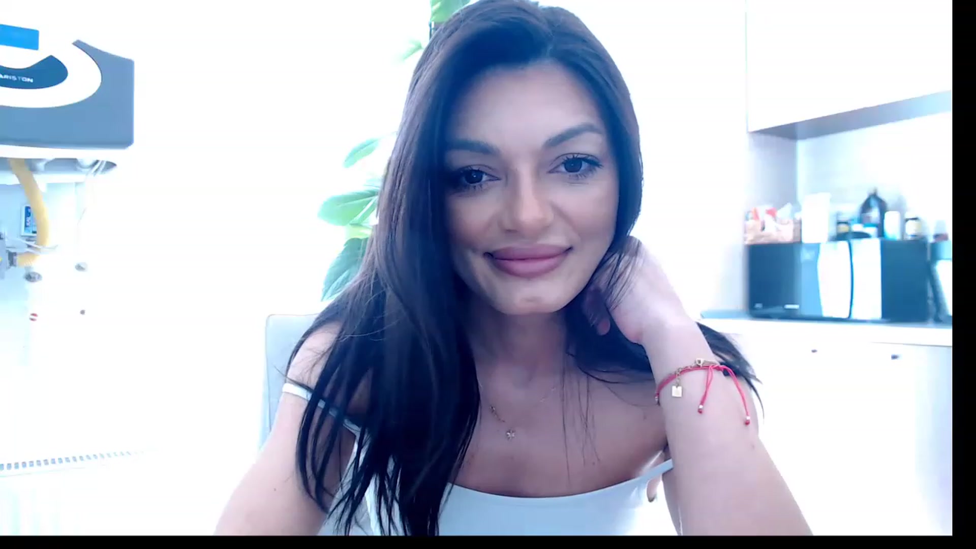 Gallery image thumbnail from Glamourbbe's myfreecams stream on, 05/06/2023, 10:20 image 10 of 20