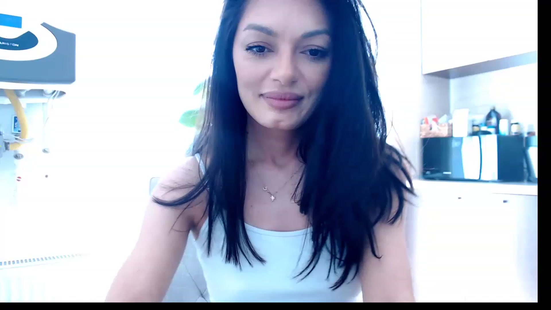 Gallery image thumbnail from Glamourbbe's myfreecams stream on, 05/06/2023, 10:20 image 8 of 20