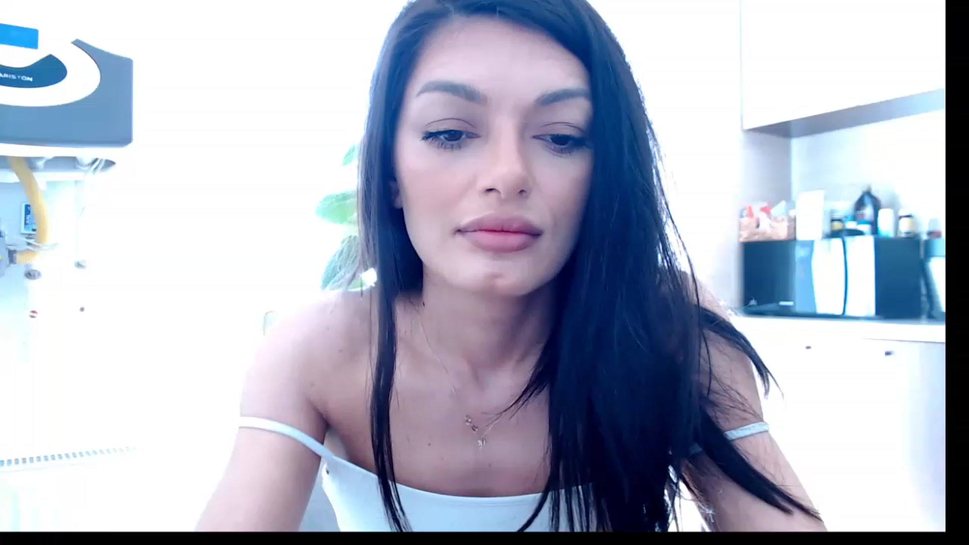 Gallery image thumbnail from Glamourbbe's myfreecams stream on, 05/06/2023, 10:20 image 15 of 20