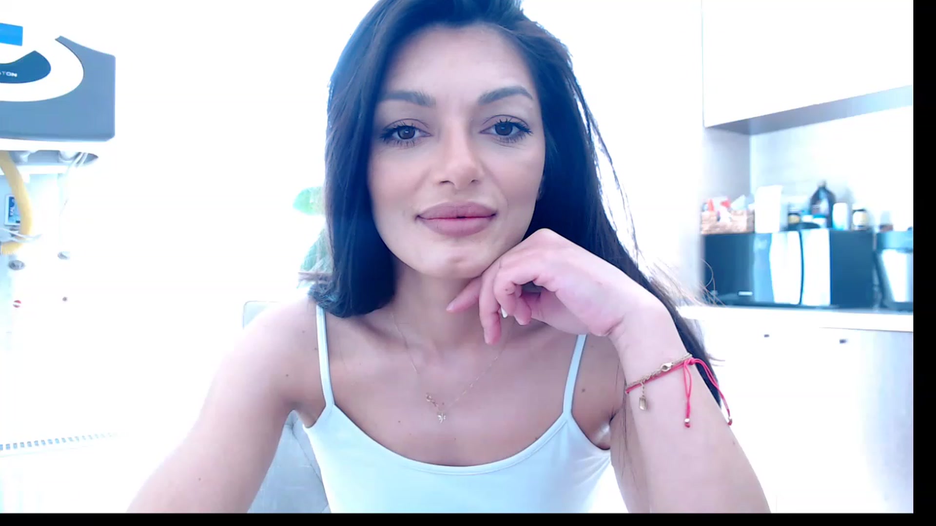 Gallery image thumbnail from Glamourbbe's myfreecams stream on, 05/06/2023, 10:20 image 18 of 20