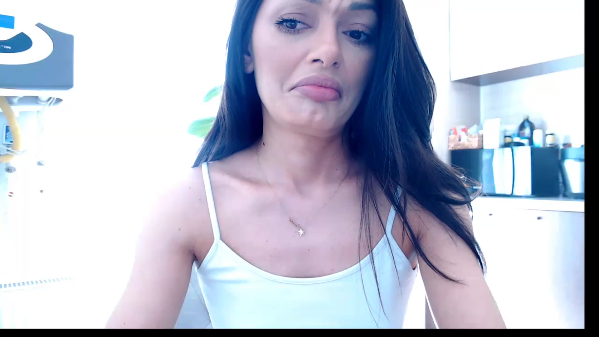 Gallery image thumbnail from Glamourbbe's myfreecams stream on, 05/06/2023, 10:20 image 20 of 20