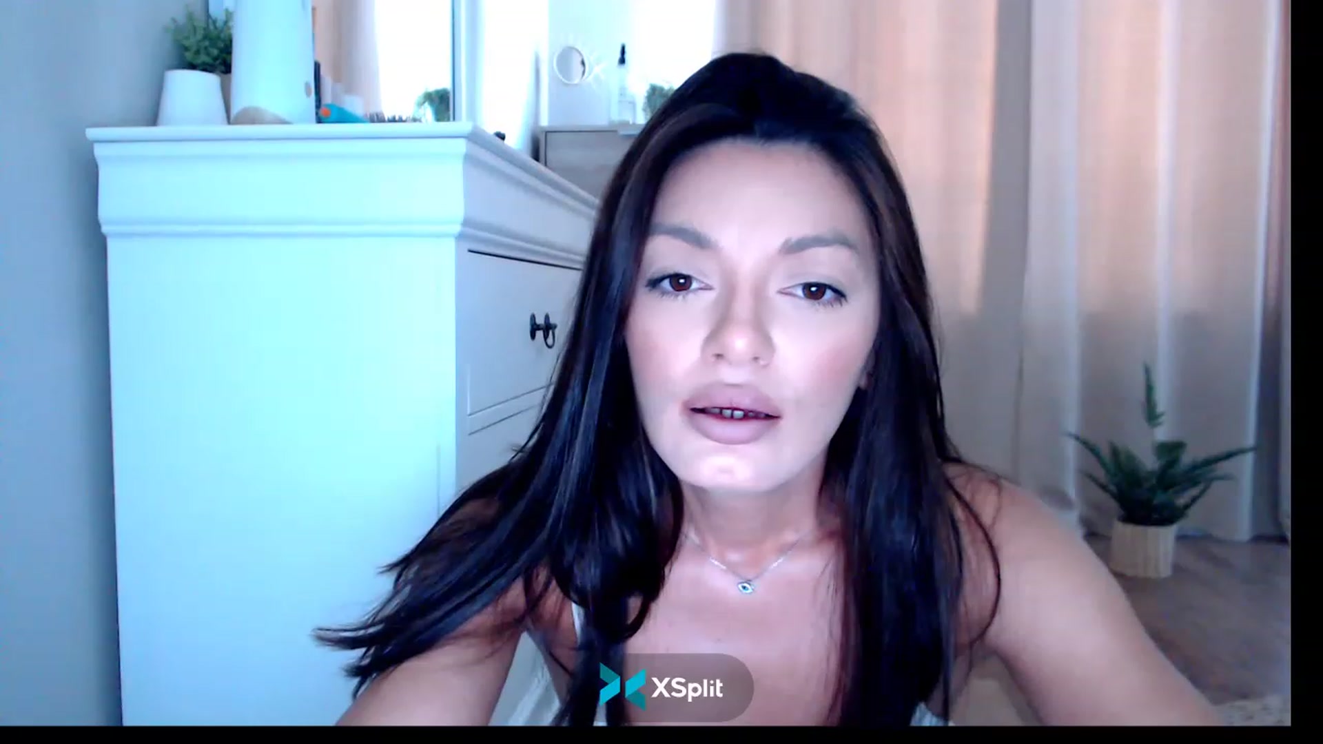 Gallery image thumbnail from Glamourbbe's myfreecams stream on, 07/18/2023, 14:50 image 4 of 20
