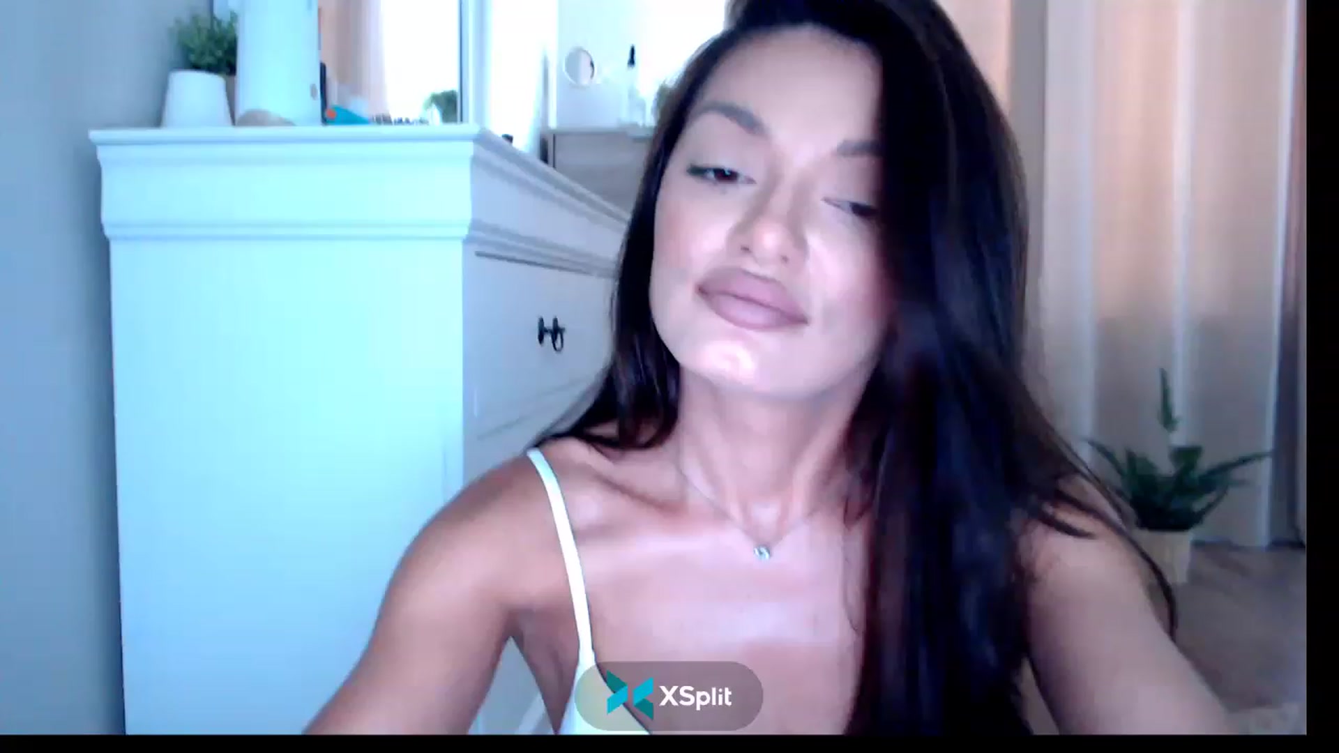 Gallery image thumbnail from Glamourbbe's myfreecams stream on, 07/18/2023, 14:50 image 11 of 20
