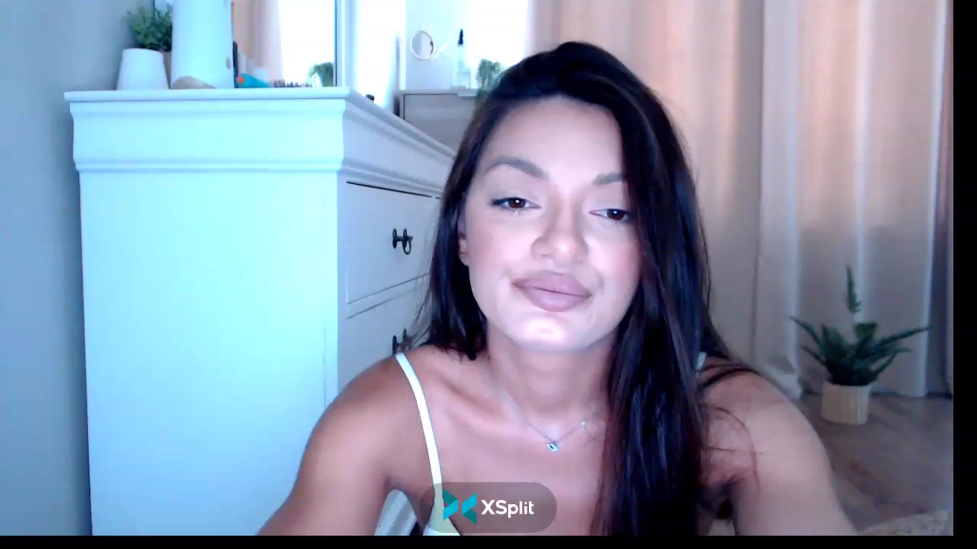 Gallery image thumbnail from Glamourbbe's myfreecams stream on, 07/18/2023, 14:50 image 10 of 20
