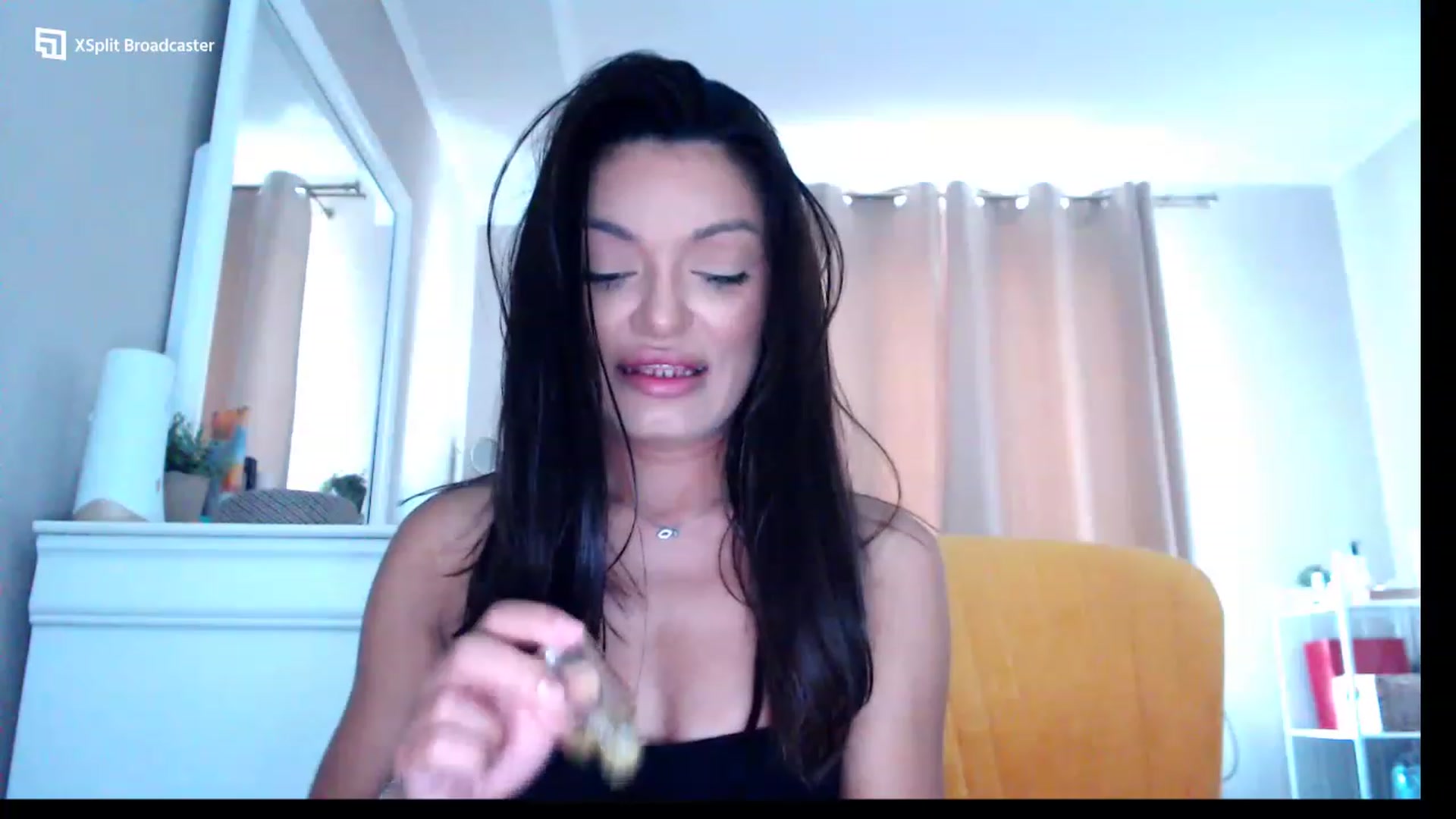 Gallery image thumbnail from Glamourbbe's myfreecams stream on, 07/19/2023, 05:17 image 10 of 20