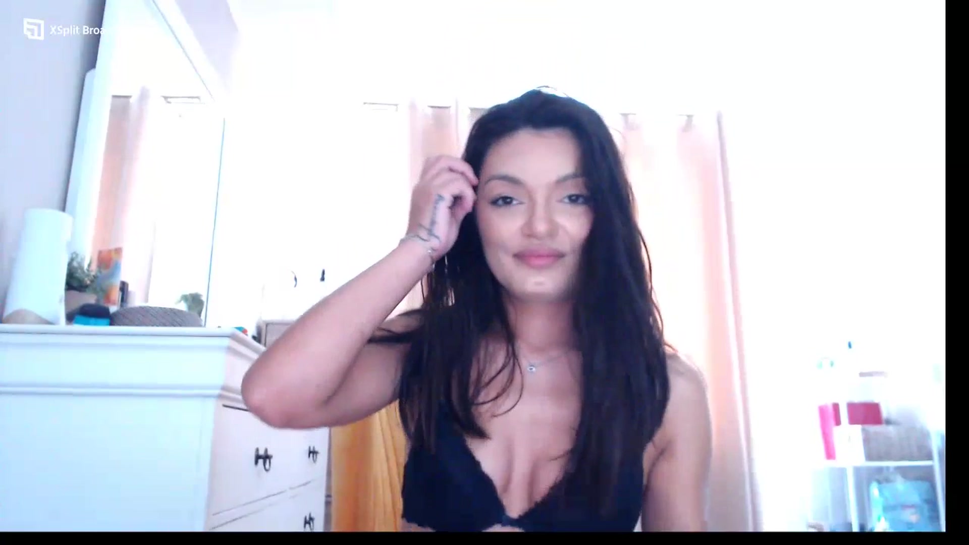 Gallery image thumbnail from Glamourbbe's myfreecams stream on, 07/19/2023, 09:35 image 6 of 20