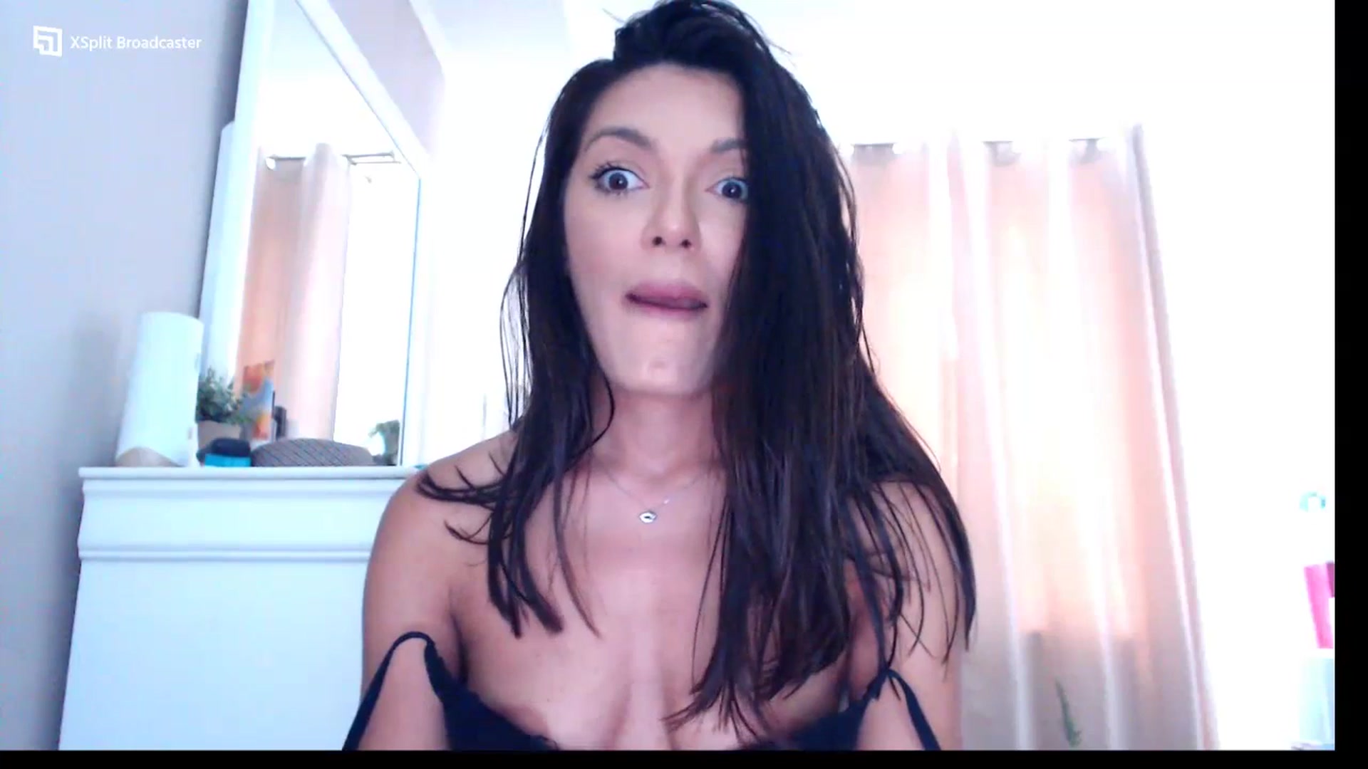 Gallery image thumbnail from Glamourbbe's myfreecams stream on, 07/19/2023, 09:35 image 12 of 20