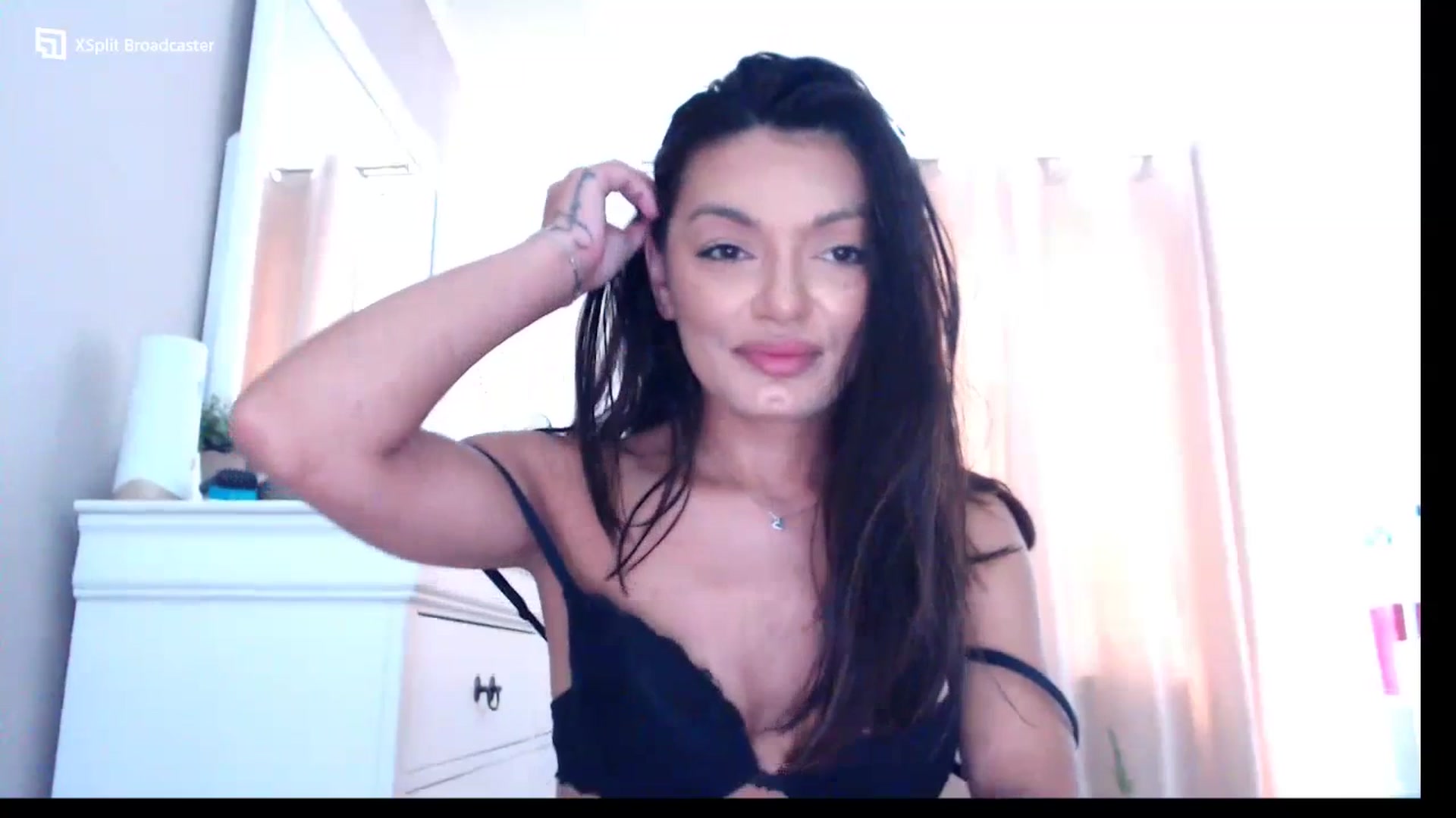 Gallery image thumbnail from Glamourbbe's myfreecams stream on, 07/19/2023, 09:35 image 19 of 20
