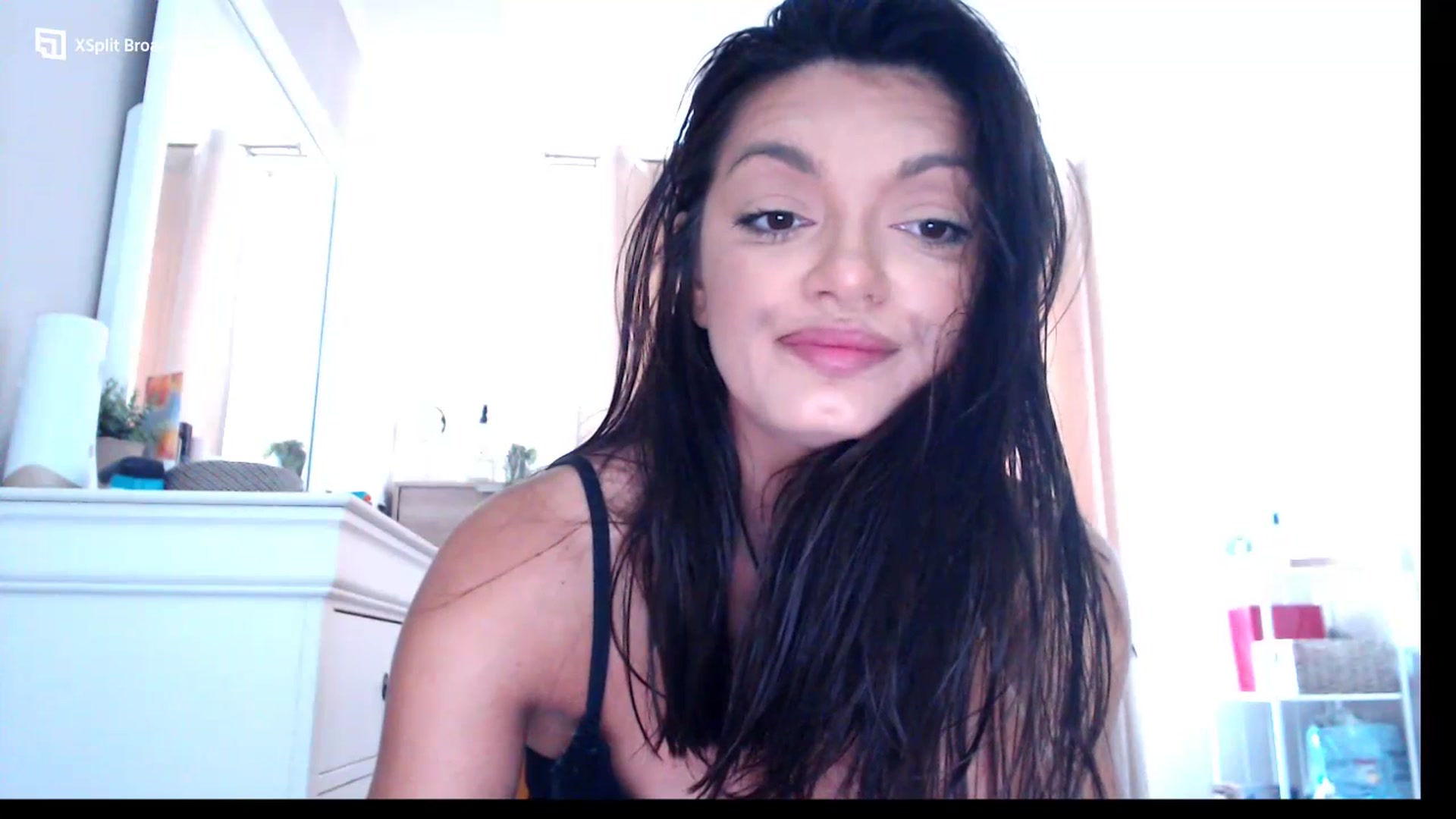 Gallery image thumbnail from Glamourbbe's myfreecams stream on, 07/19/2023, 09:35 image 2 of 20