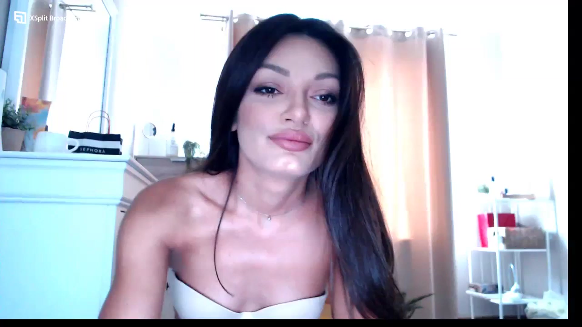 Gallery image thumbnail from Glamourbbe's myfreecams stream on, 07/23/2023, 09:40 image 6 of 20