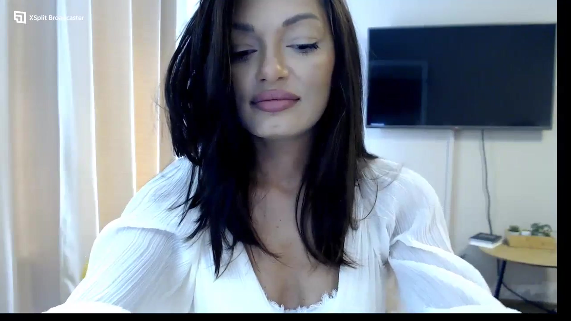 Gallery image thumbnail from Glamourbbe's myfreecams stream on, 09/19/2023, 07:27 image 2 of 20