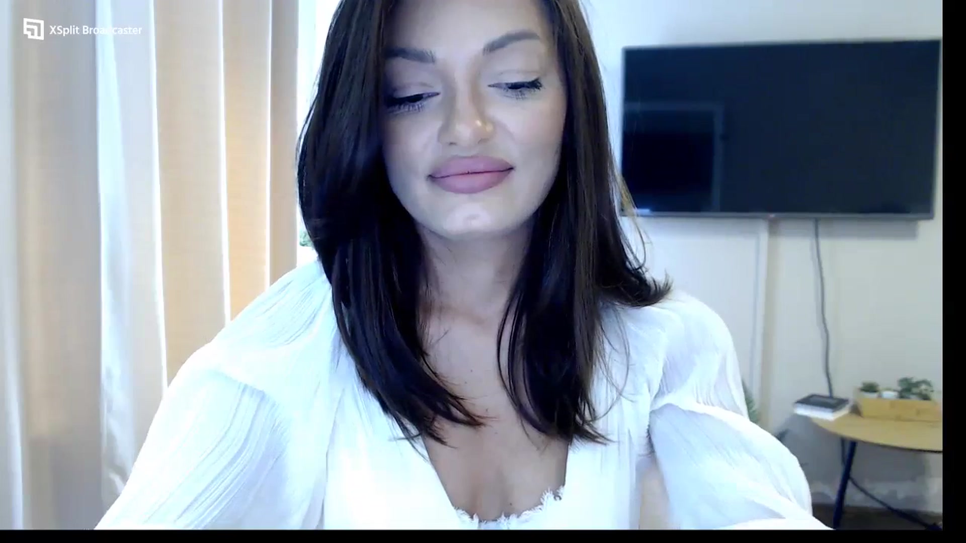 Gallery image thumbnail from Glamourbbe's myfreecams stream on, 09/19/2023, 07:27 image 3 of 20