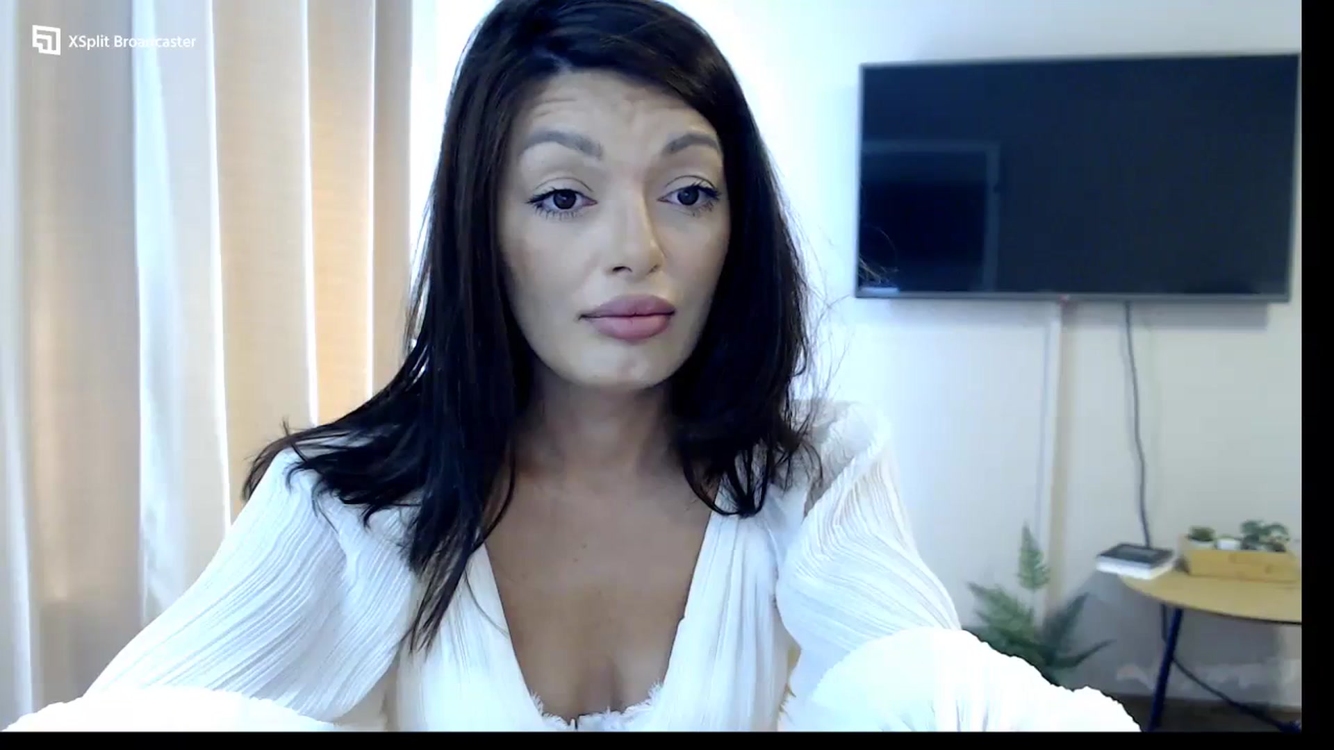 Gallery image thumbnail from Glamourbbe's myfreecams stream on, 09/19/2023, 07:27 image 12 of 20