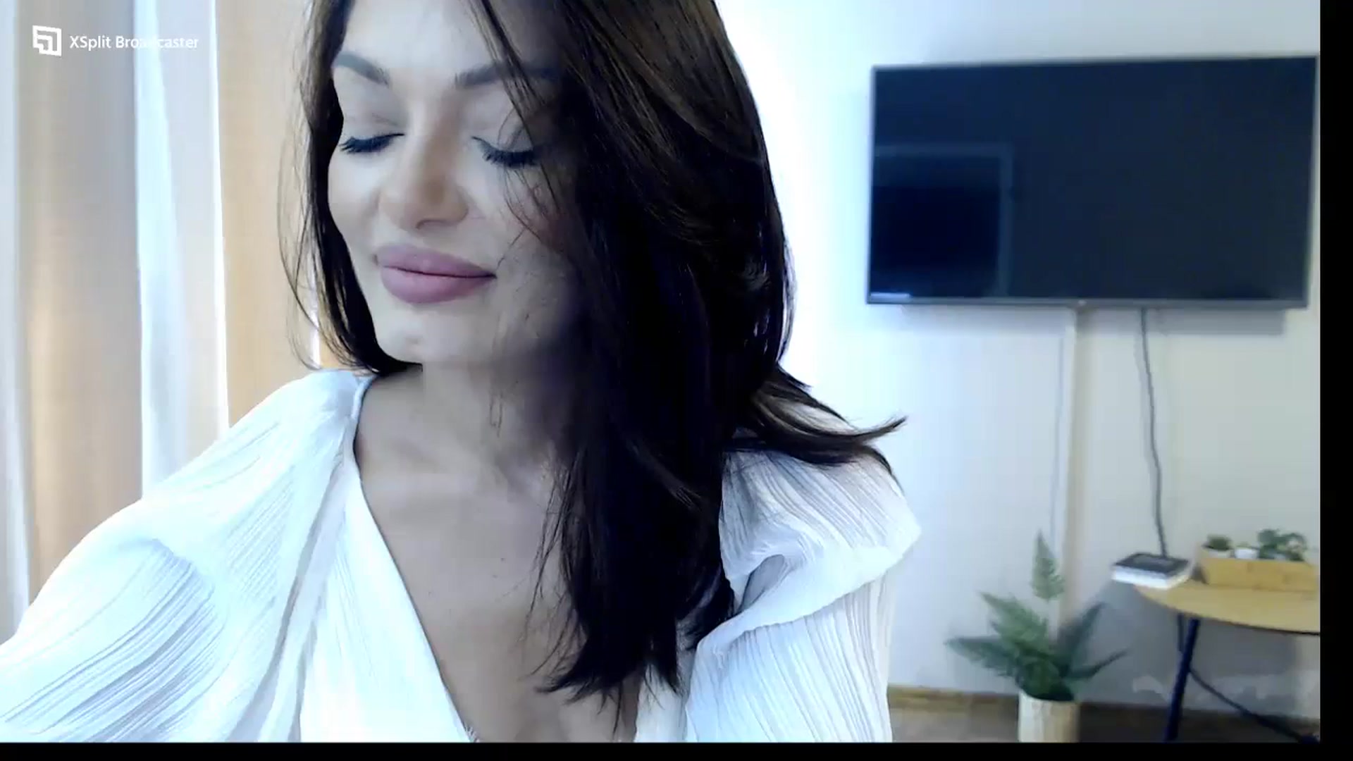 Gallery image thumbnail from Glamourbbe's myfreecams stream on, 09/19/2023, 07:27 image 16 of 20