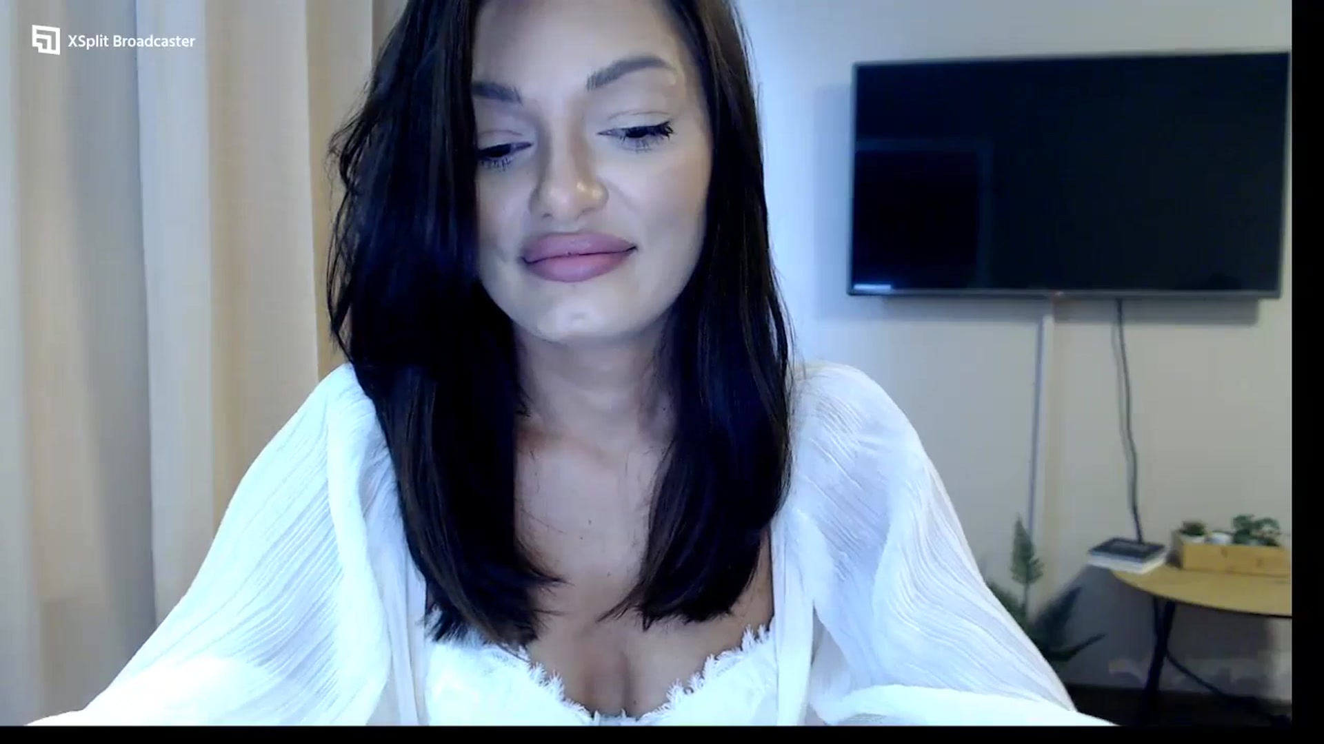 Gallery image thumbnail from Glamourbbe's myfreecams stream on, 09/19/2023, 08:38 image 7 of 20