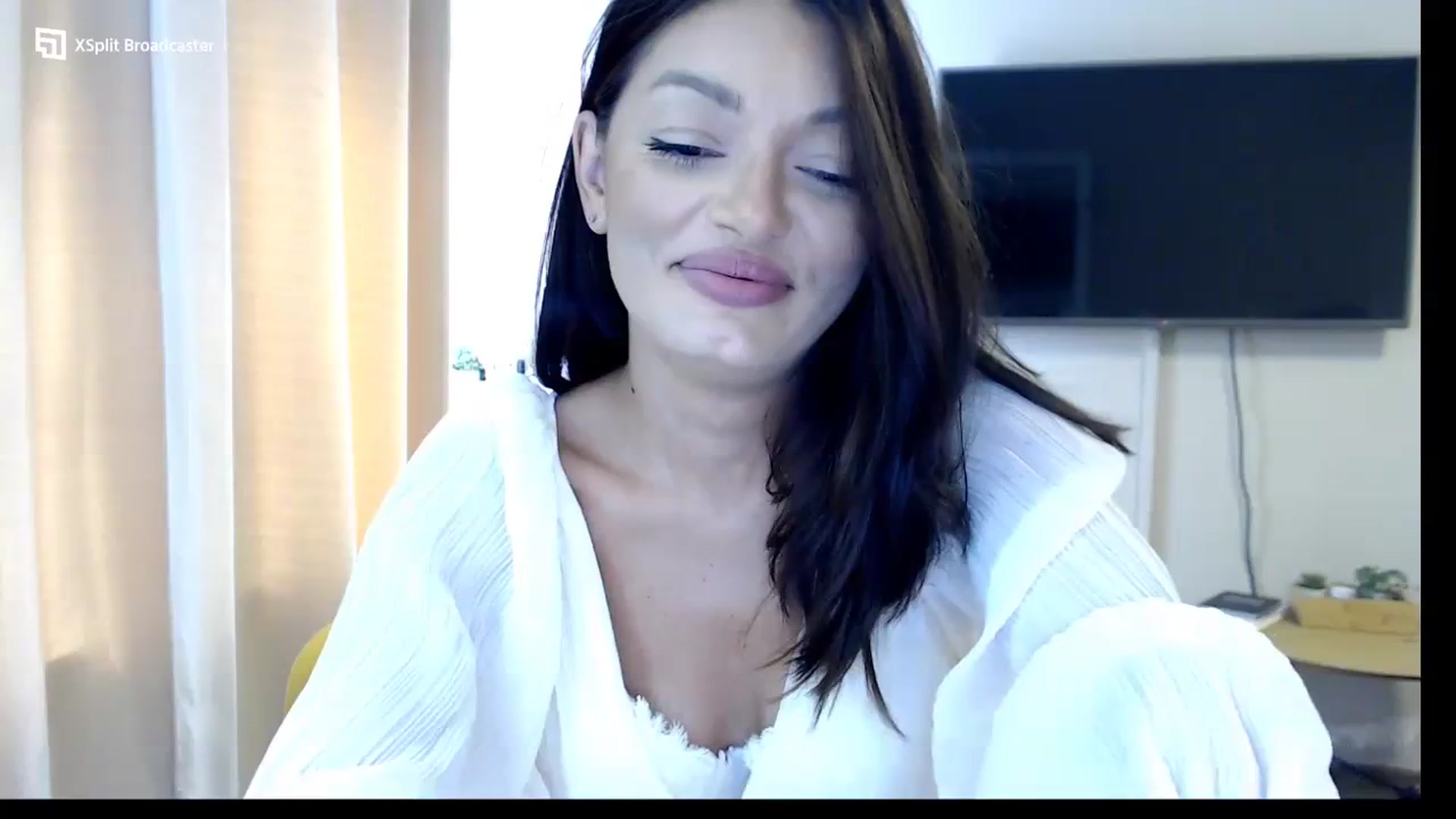 Gallery image thumbnail from Glamourbbe's myfreecams stream on, 09/19/2023, 08:38 image 11 of 20