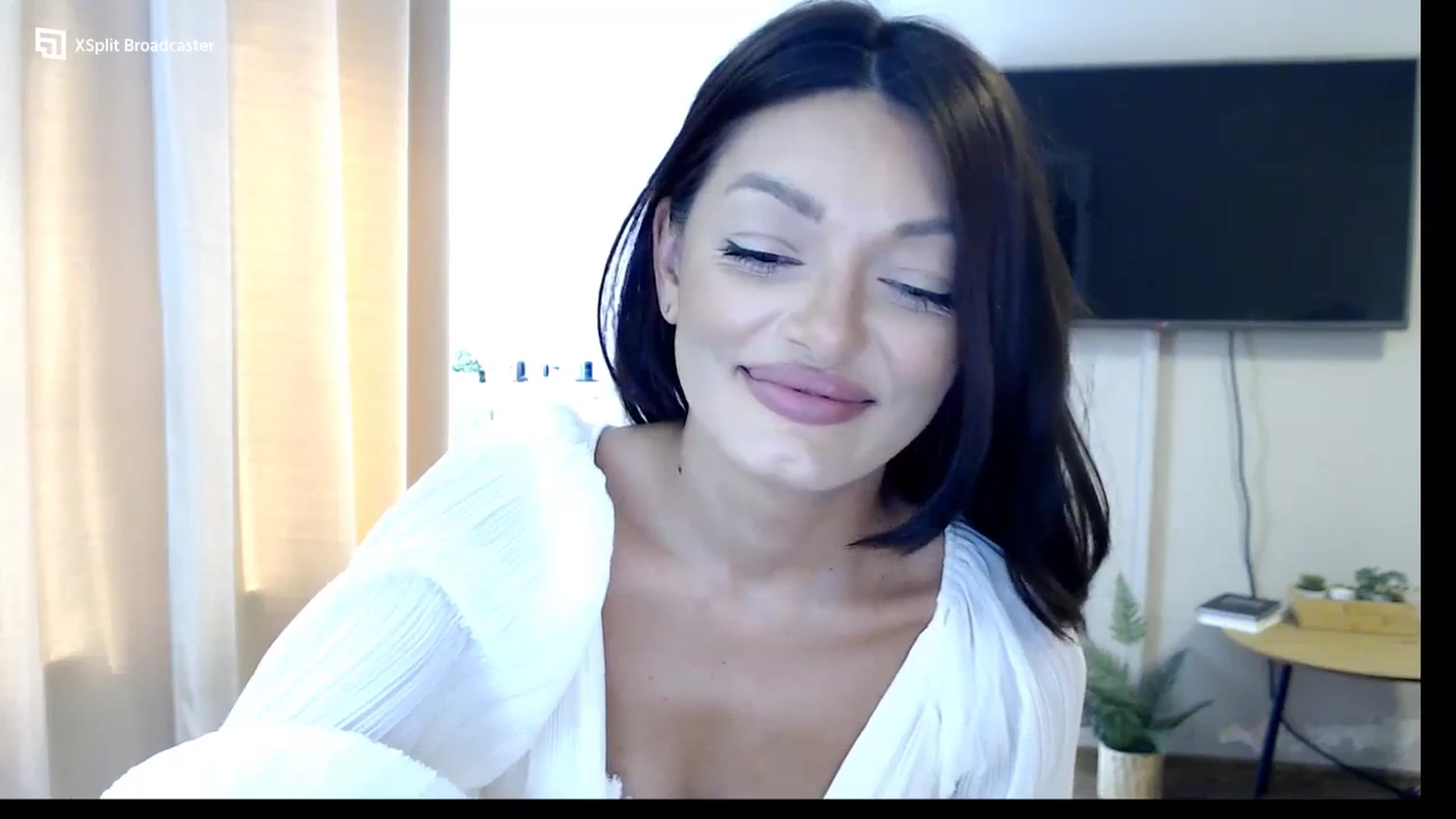 Gallery image thumbnail from Glamourbbe's myfreecams stream on, 09/19/2023, 08:38 image 16 of 20