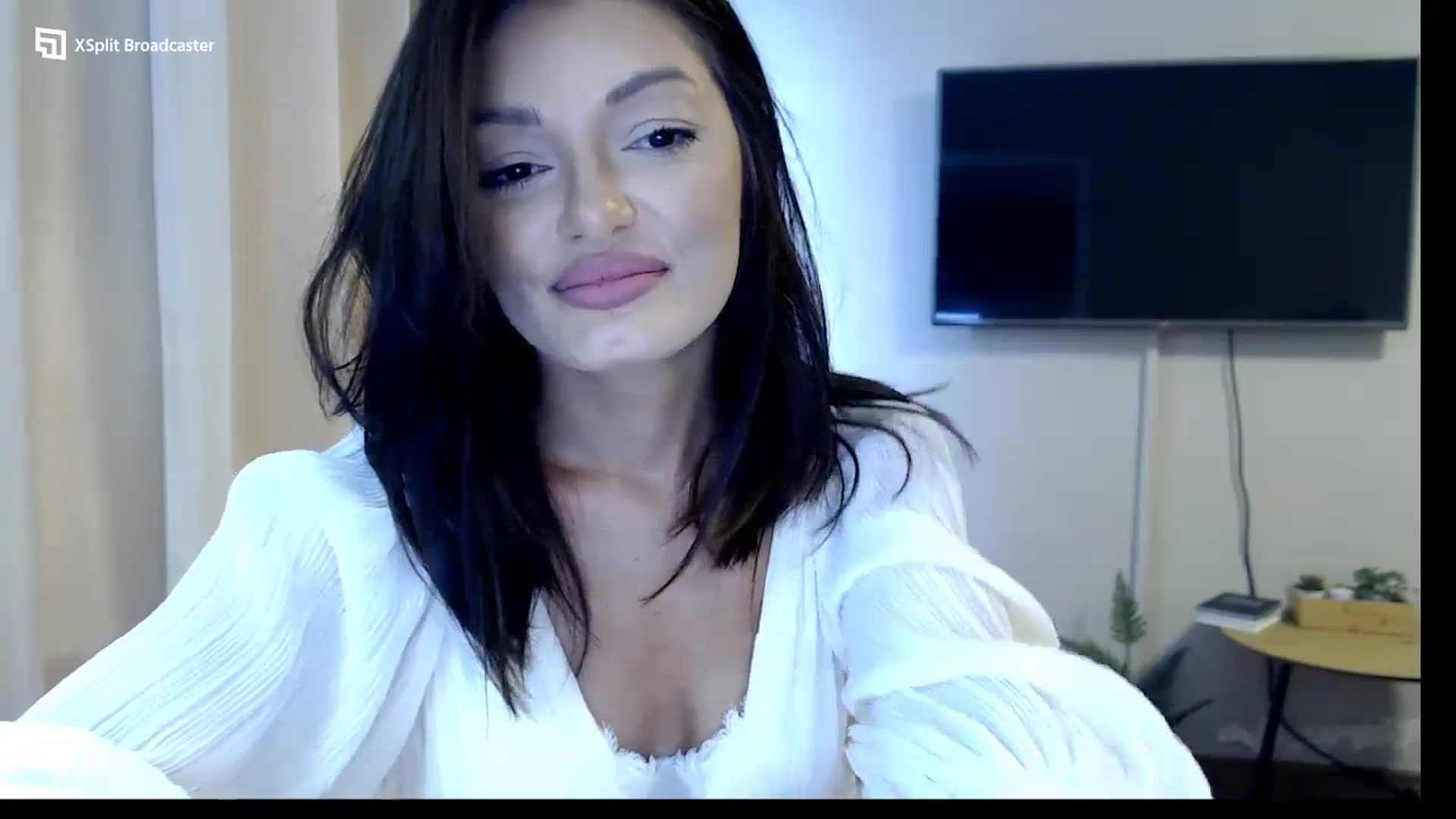Gallery image thumbnail from Glamourbbe's myfreecams stream on, 09/19/2023, 08:38 image 3 of 20