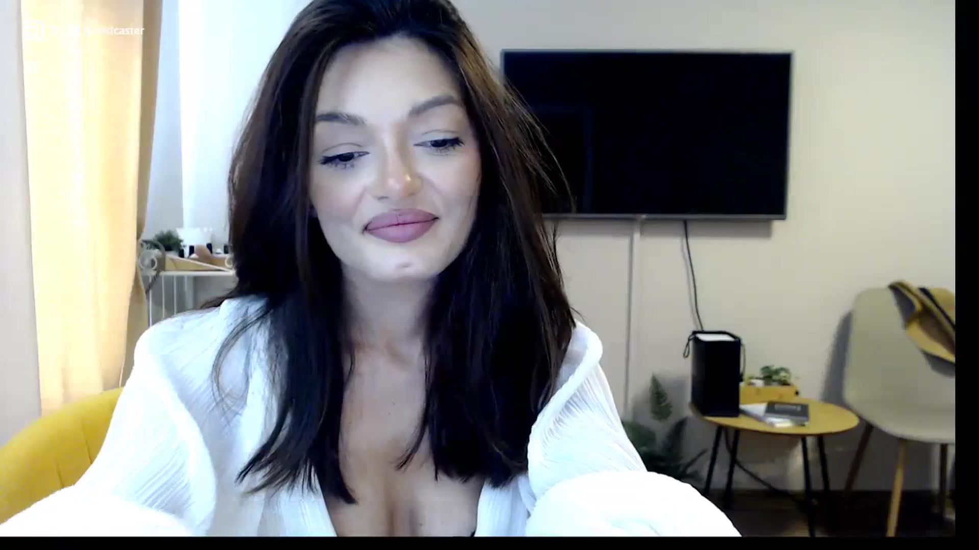Gallery image thumbnail from Glamourbbe's myfreecams stream on, 10/03/2023, 08:42 image 12 of 20