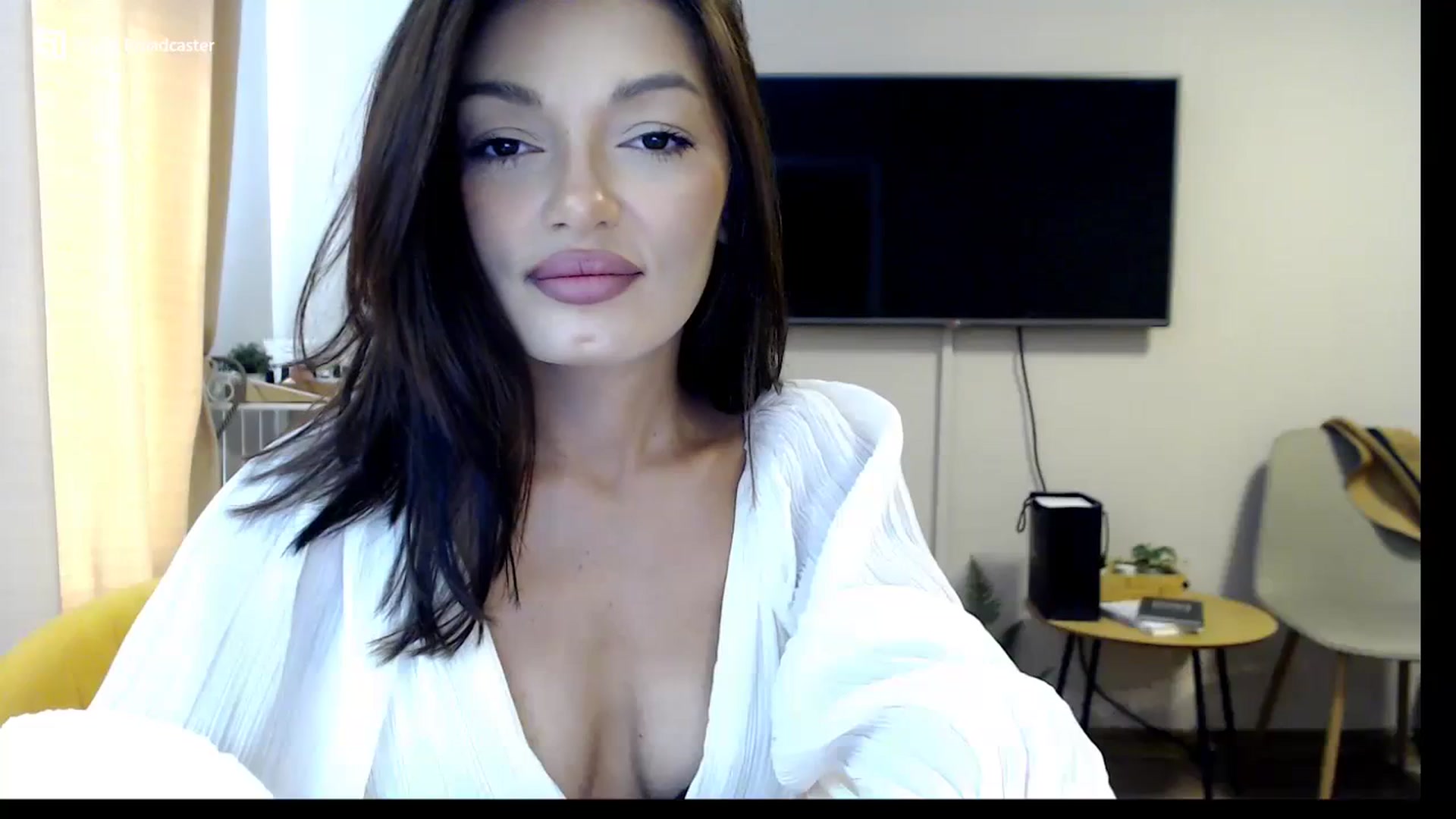 Gallery image thumbnail from Glamourbbe's myfreecams stream on, 10/03/2023, 08:42 image 13 of 20