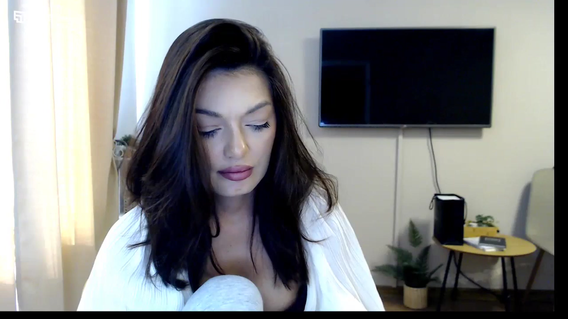 Gallery image thumbnail from Glamourbbe's myfreecams stream on, 10/03/2023, 11:04 image 10 of 20