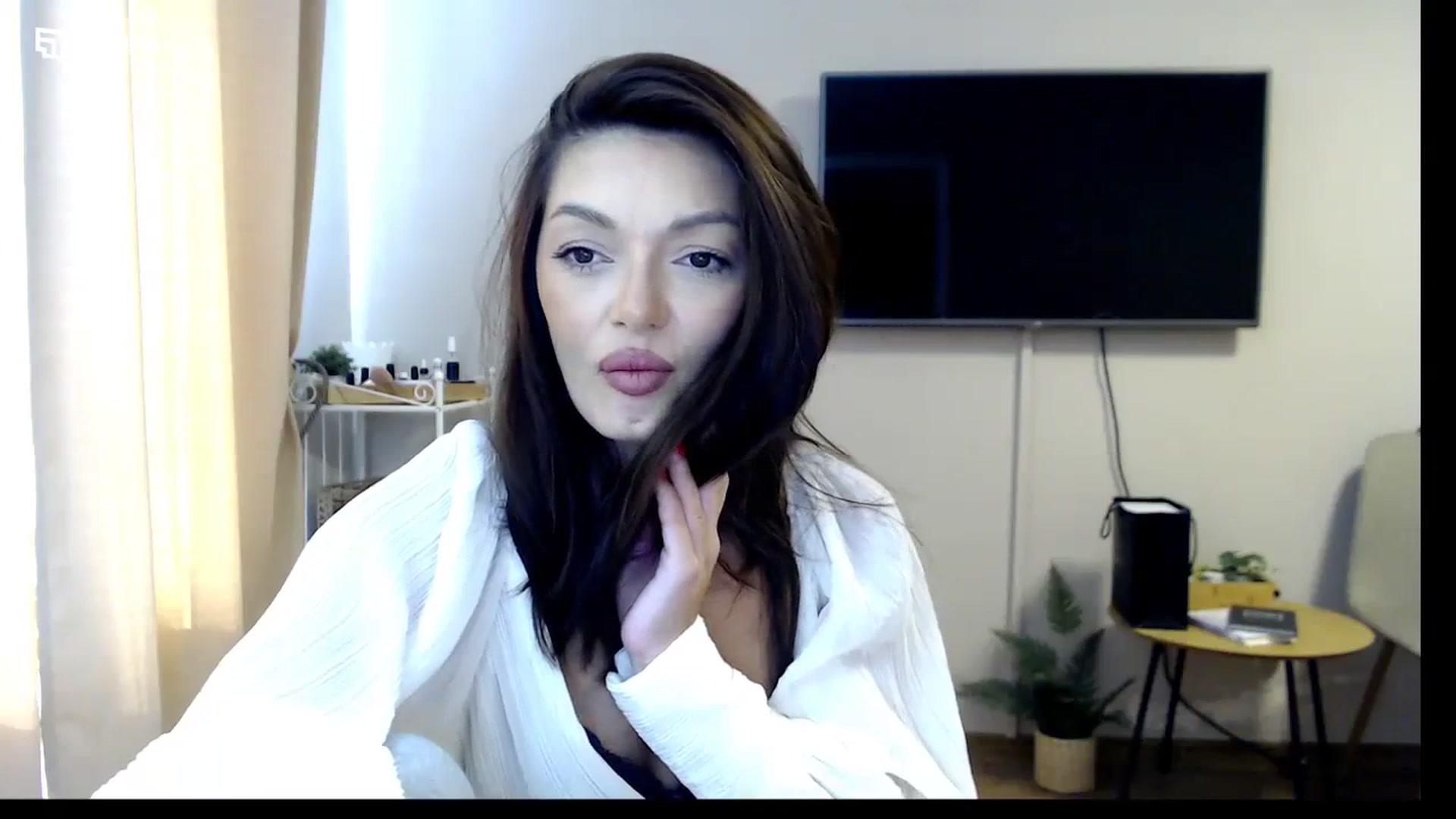 Gallery image thumbnail from Glamourbbe's myfreecams stream on, 10/03/2023, 11:04 image 11 of 20