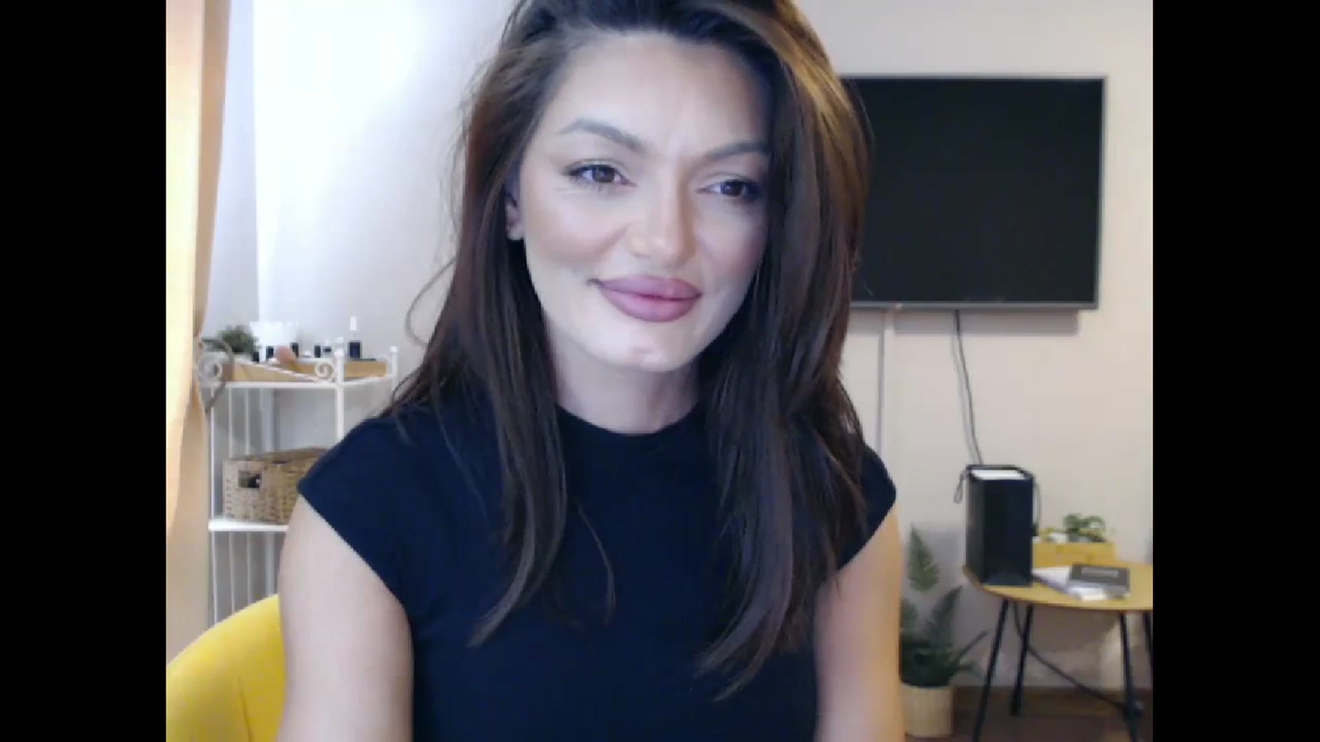 Gallery image thumbnail from Glamourbbe's myfreecams stream on, 10/04/2023, 07:23 image 7 of 20