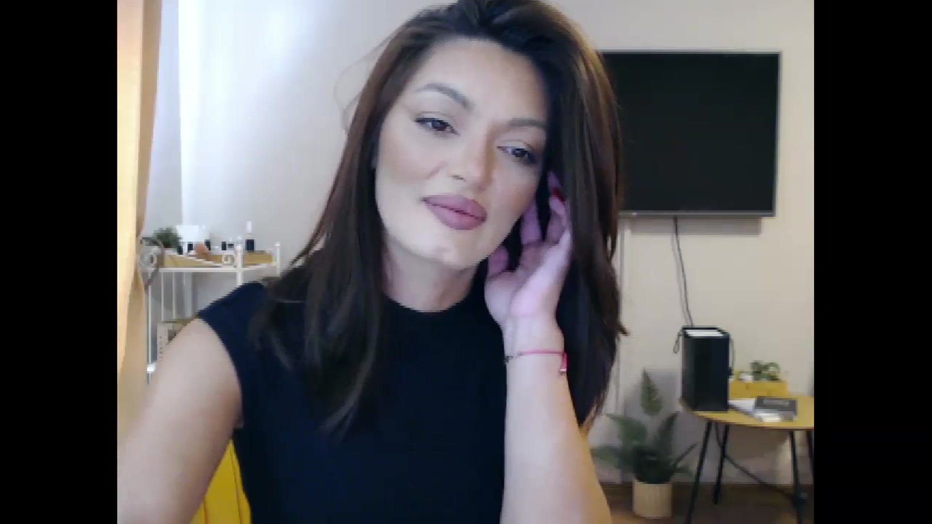 Gallery image thumbnail from Glamourbbe's myfreecams stream on, 10/04/2023, 07:23 image 19 of 20