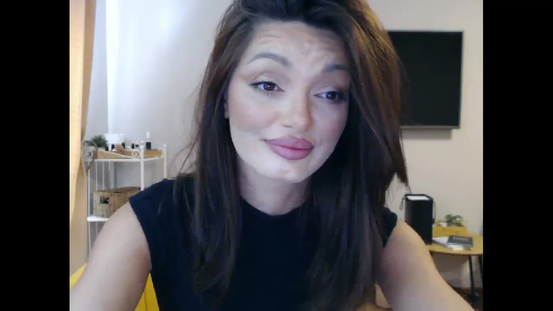 Gallery image thumbnail from Glamourbbe's myfreecams stream on, 10/04/2023, 07:23 image 12 of 20