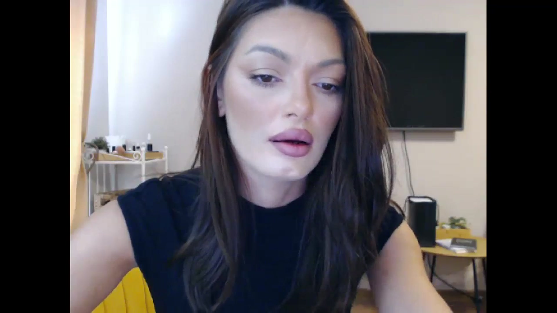 Gallery image thumbnail from Glamourbbe's myfreecams stream on, 10/04/2023, 07:23 image 2 of 20