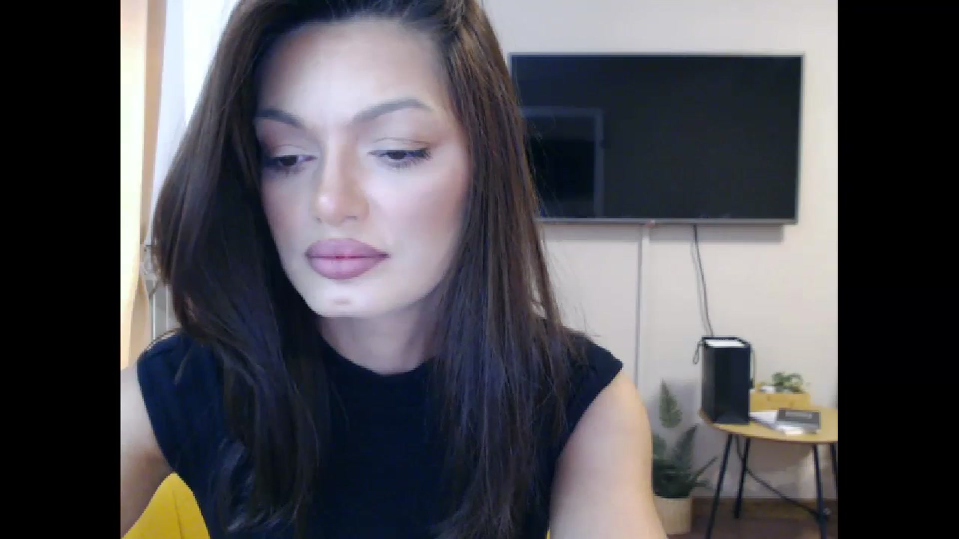 Gallery image thumbnail from Glamourbbe's myfreecams stream on, 10/04/2023, 07:23 image 11 of 20