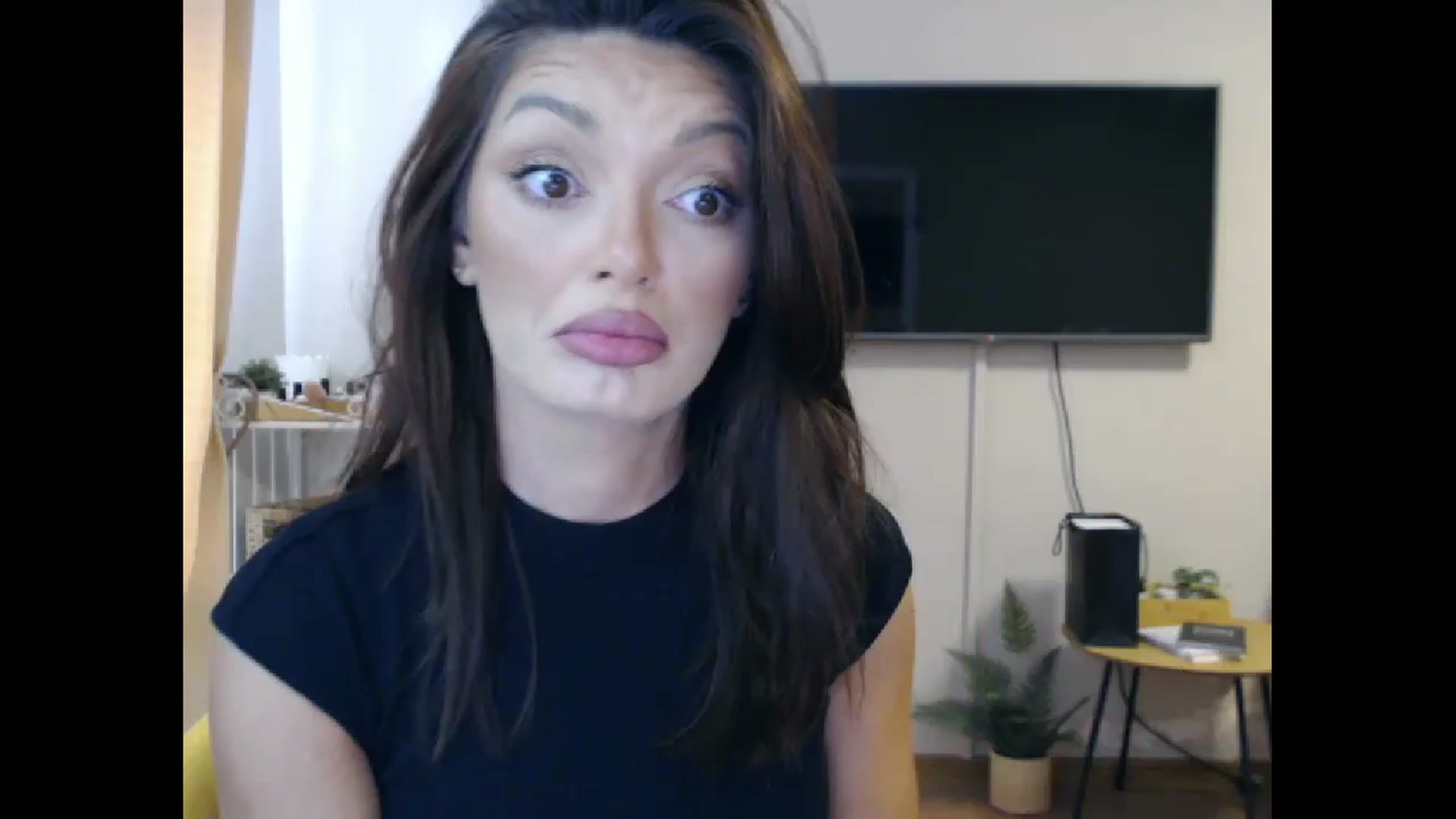 Gallery image thumbnail from Glamourbbe's myfreecams stream on, 10/04/2023, 07:23 image 4 of 20