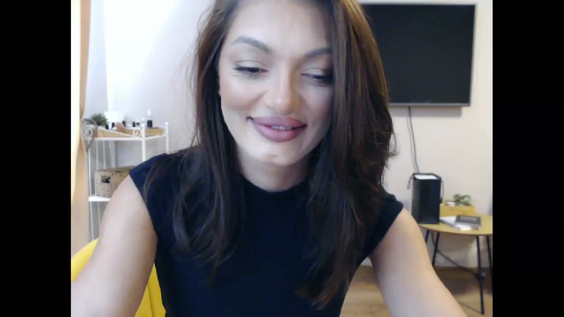 Gallery image thumbnail from Glamourbbe's myfreecams stream on, 10/04/2023, 07:23 image 9 of 20