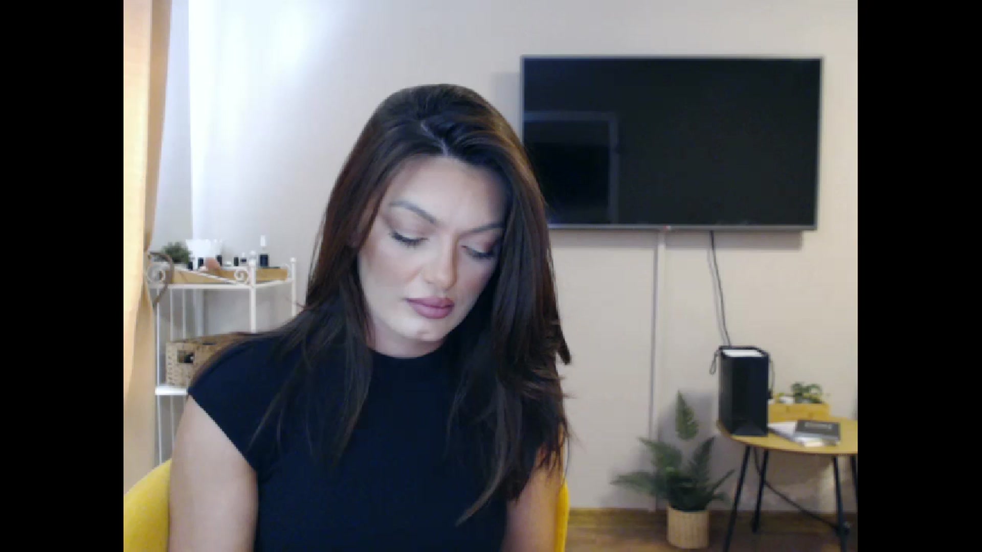 Gallery image thumbnail from Glamourbbe's myfreecams stream on, 10/04/2023, 07:23 image 1 of 20