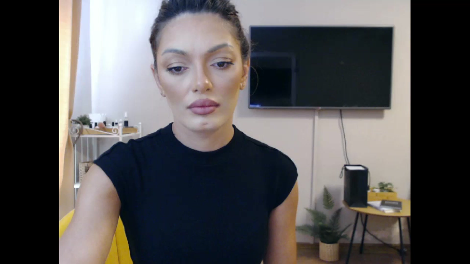 Gallery image thumbnail from Glamourbbe's myfreecams stream on, 10/04/2023, 08:06 image 1 of 20