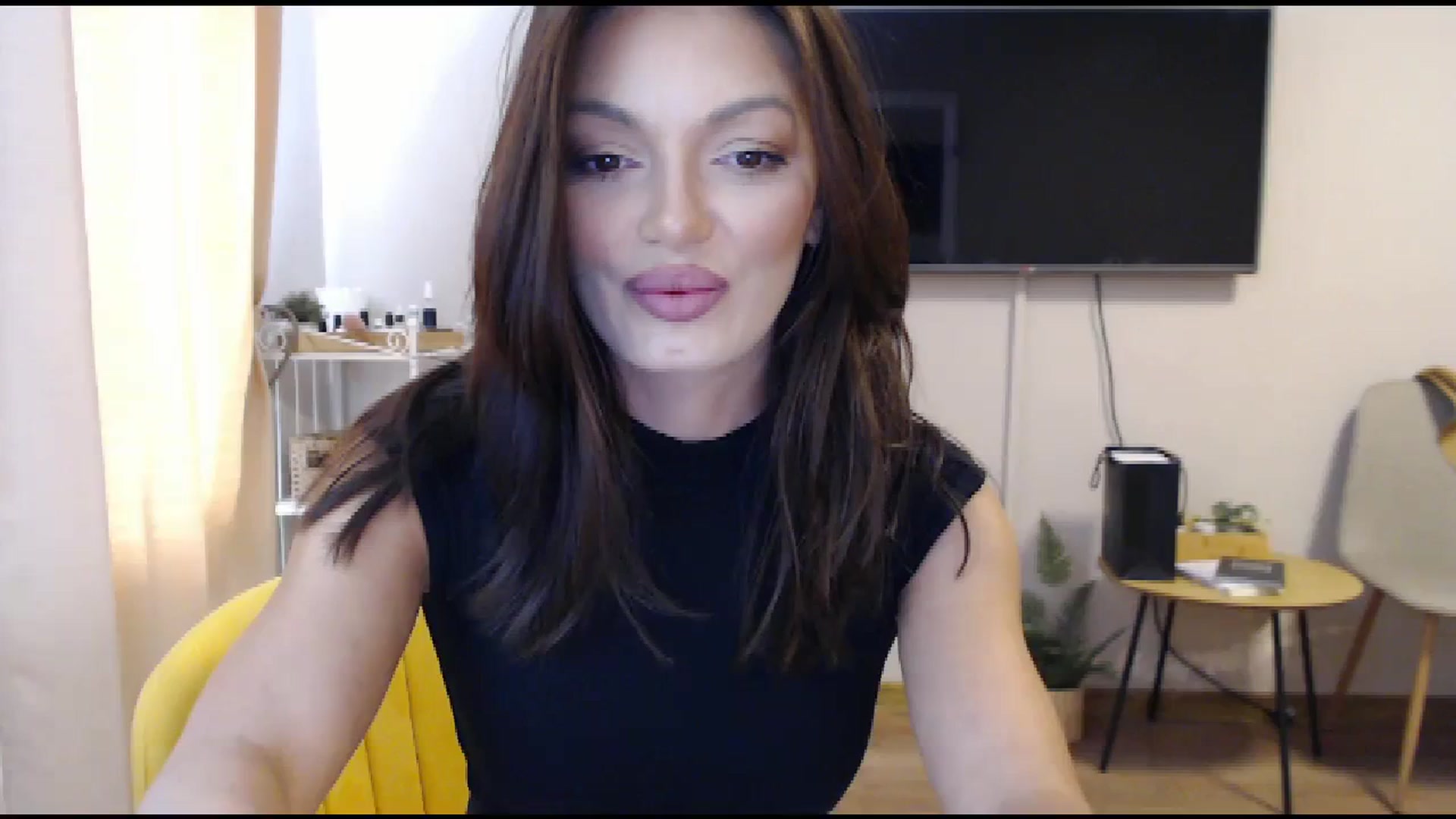 Gallery image thumbnail from Glamourbbe's myfreecams stream on, 10/04/2023, 08:06 image 12 of 20