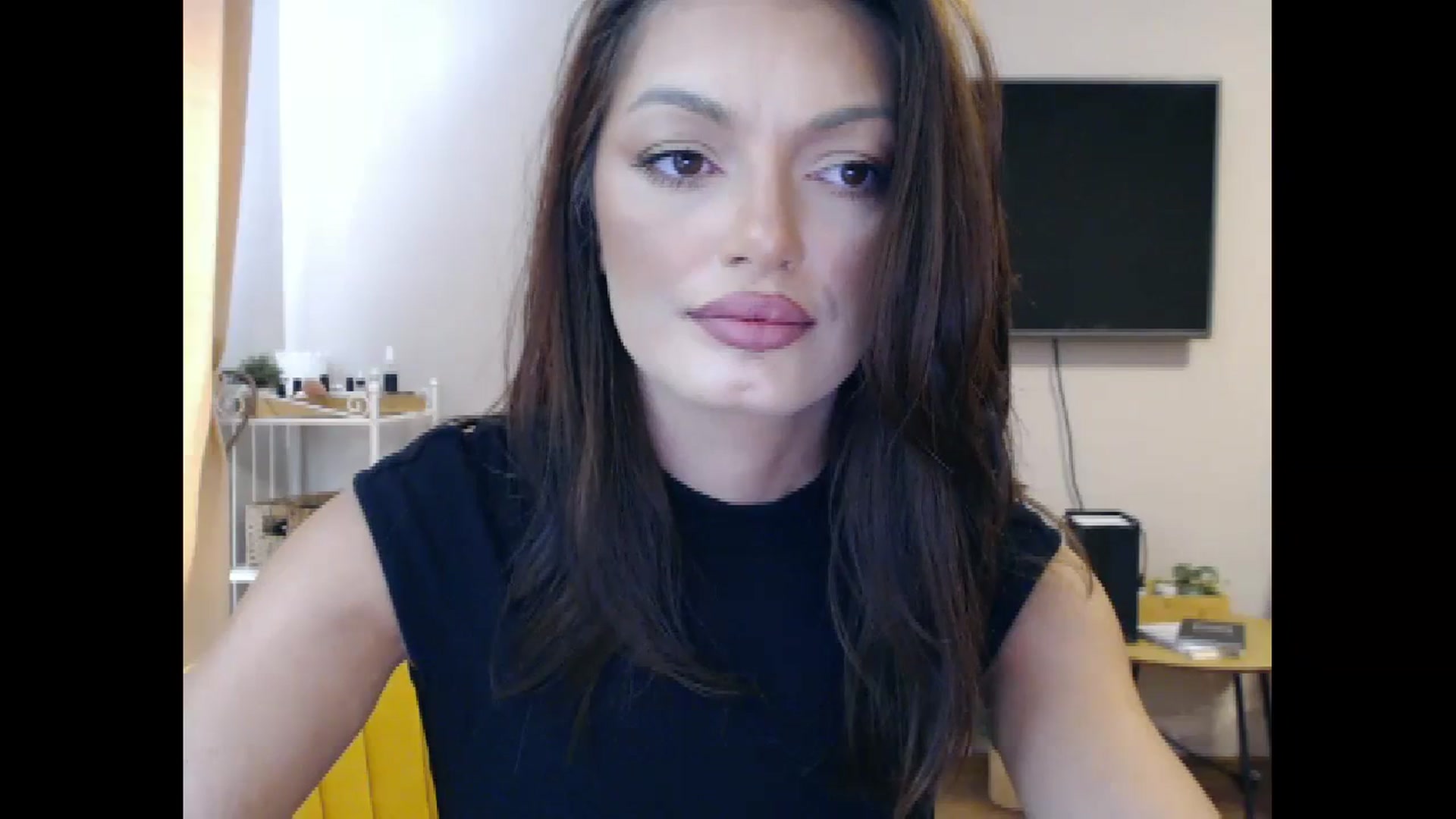 Gallery image thumbnail from Glamourbbe's myfreecams stream on, 10/04/2023, 08:06 image 7 of 20