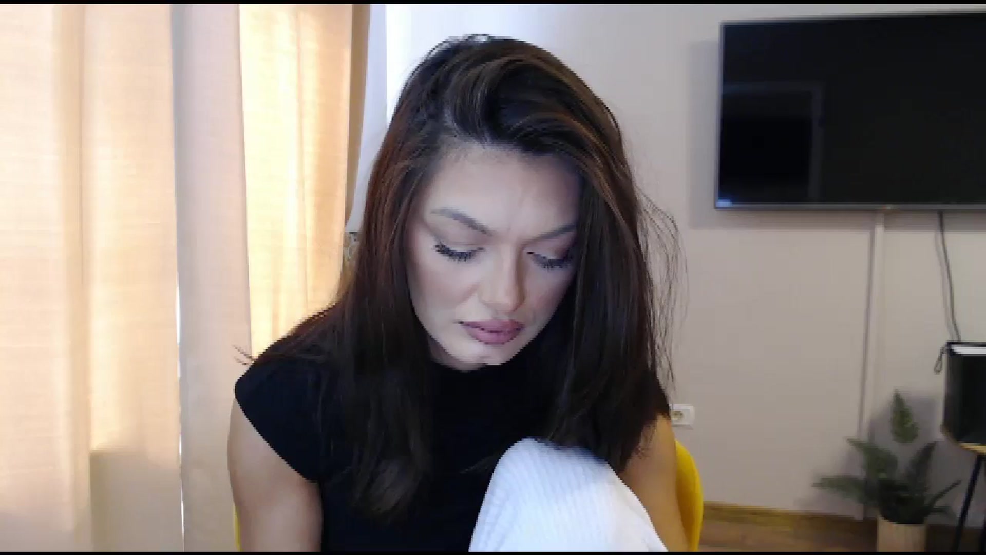 Gallery image thumbnail from Glamourbbe's myfreecams stream on, 10/04/2023, 09:09 image 18 of 20