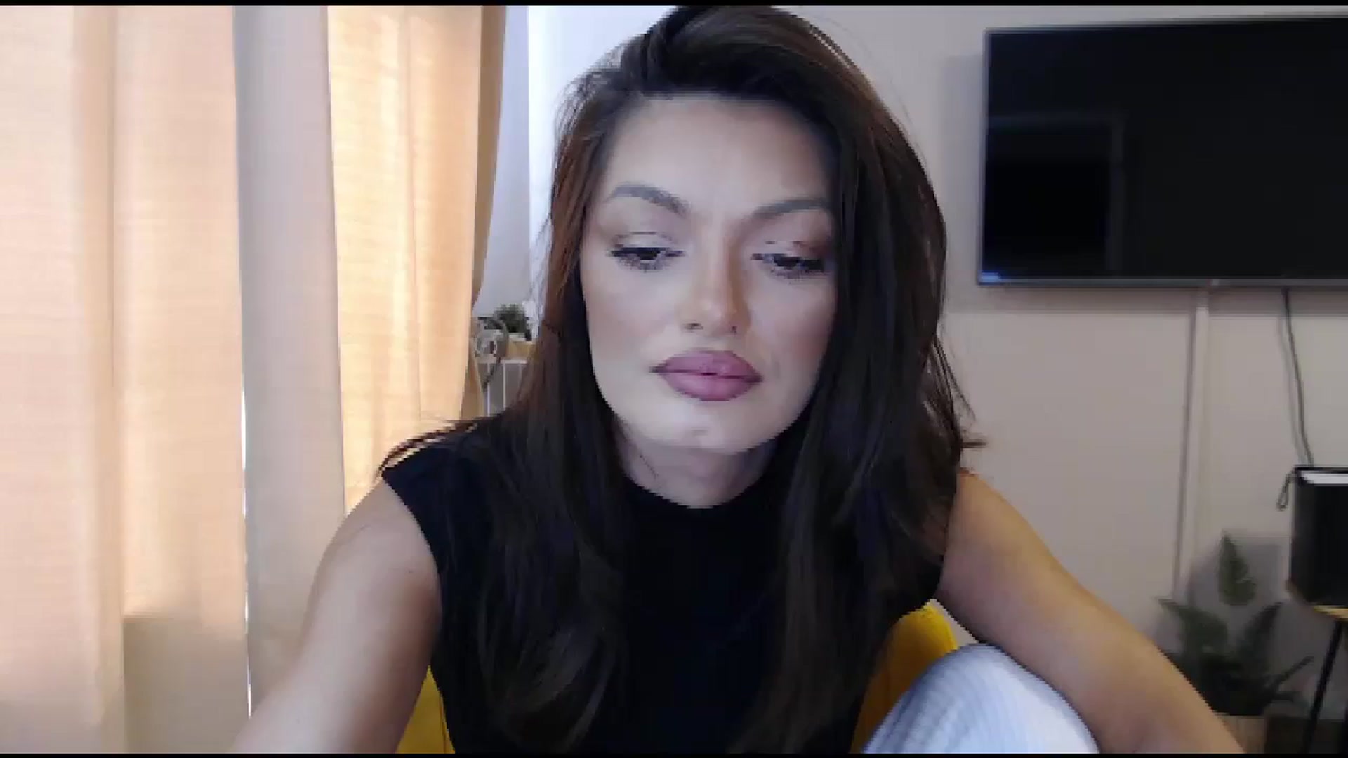 Gallery image thumbnail from Glamourbbe's myfreecams stream on, 10/04/2023, 09:09 image 13 of 20