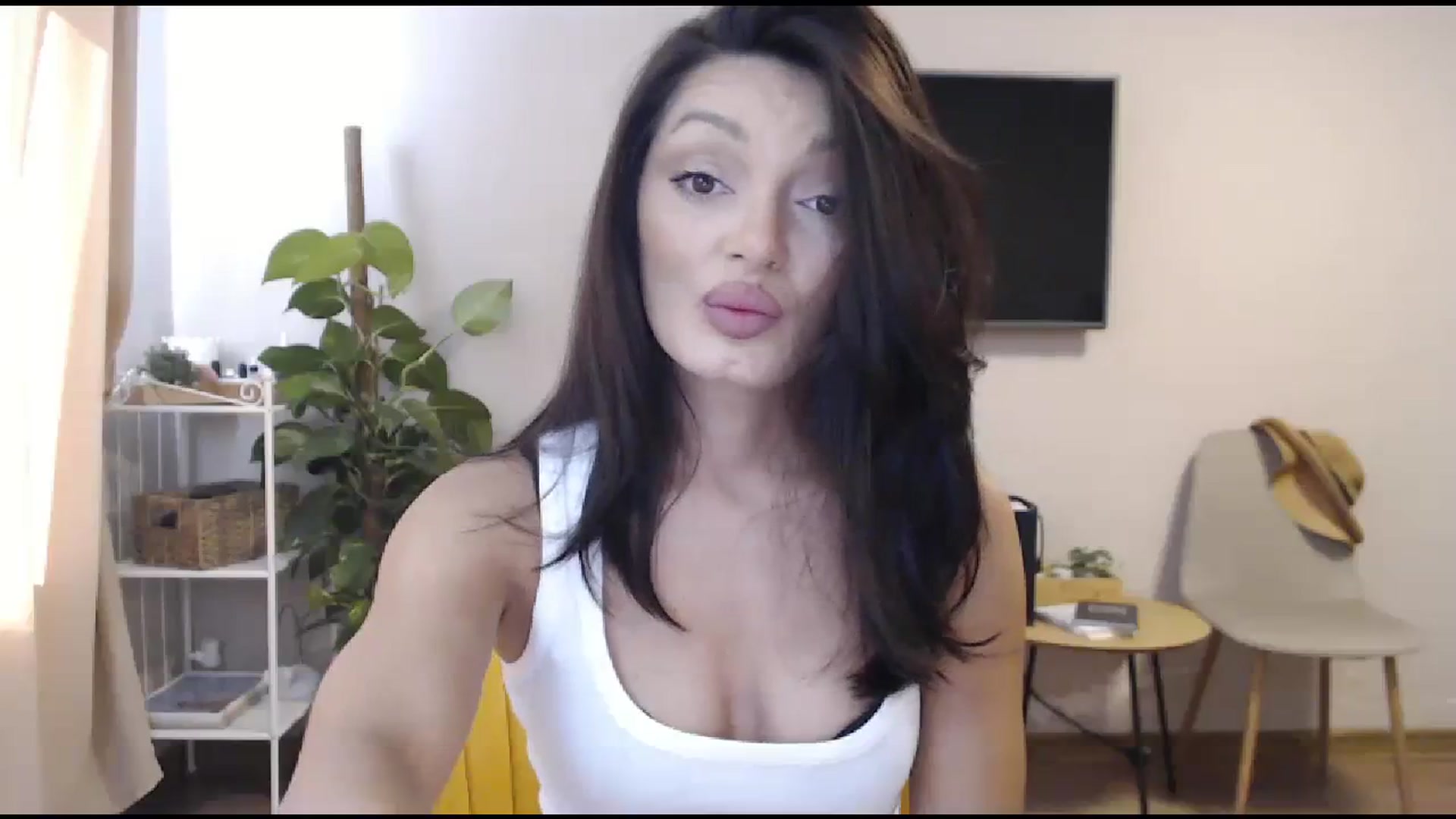 Gallery image thumbnail from Glamourbbe's myfreecams stream on, 10/06/2023, 09:37 image 10 of 20