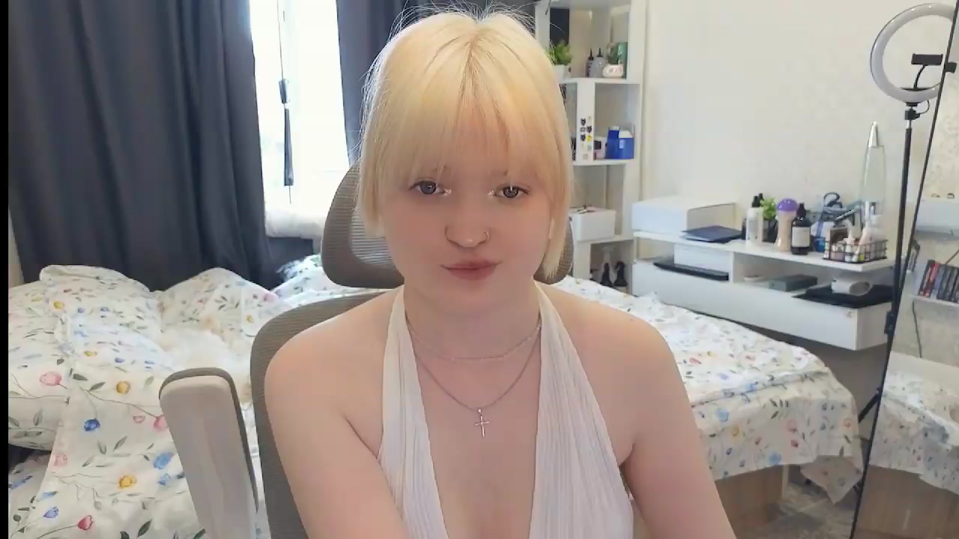 Gallery image thumbnail from GlimmerGirly's myfreecams stream on, 07/20/2026, 06:19 image 13 of 20