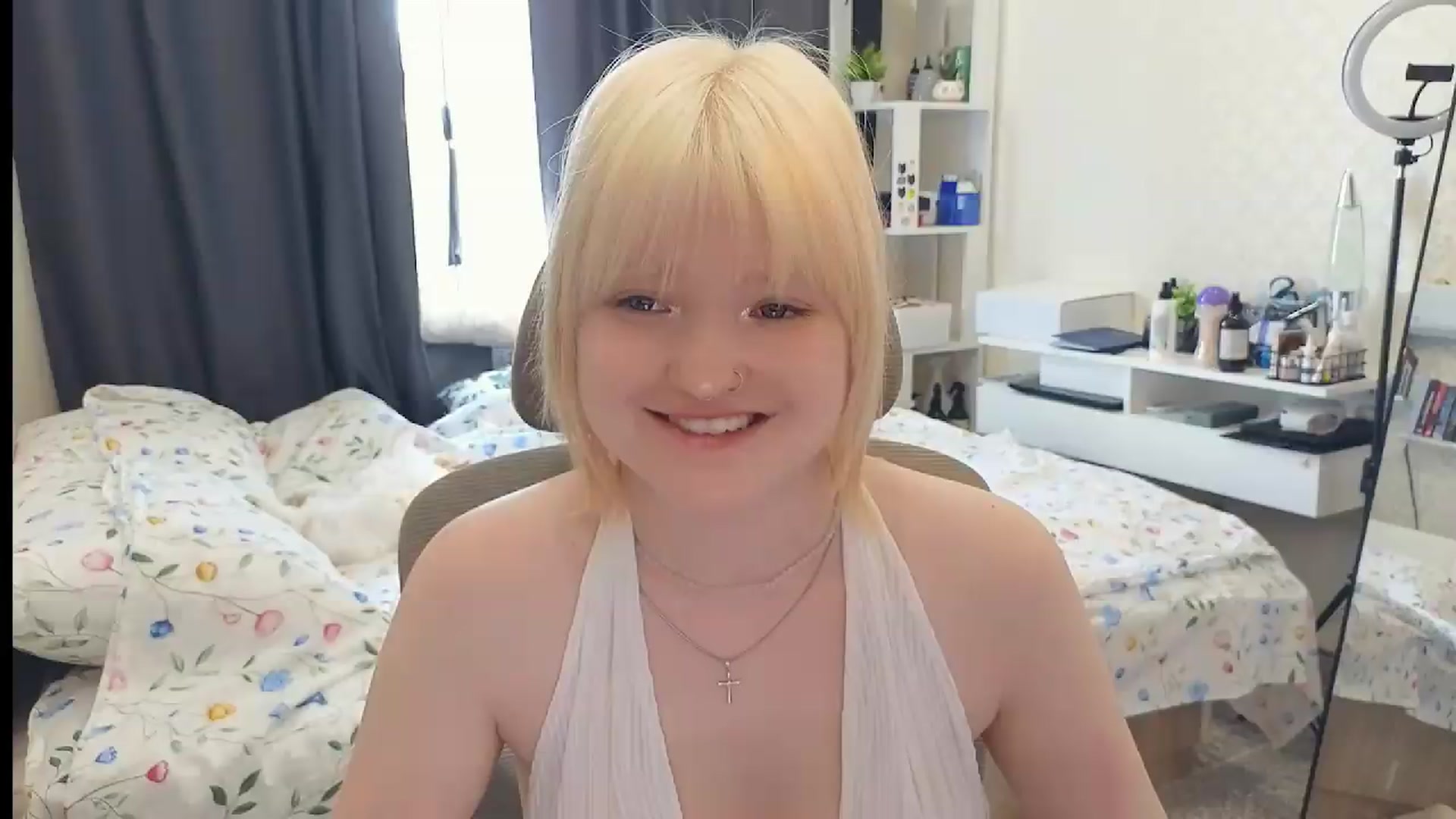Gallery image thumbnail from GlimmerGirly's myfreecams stream on, 07/20/2026, 08:22 image 8 of 20