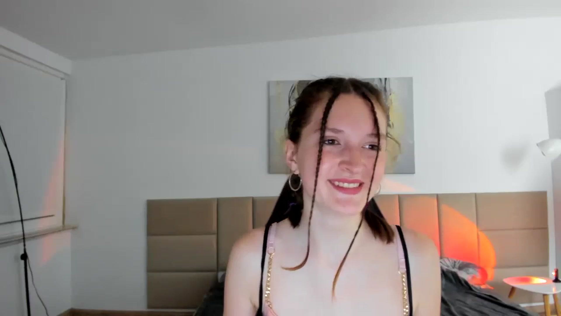 Gallery image thumbnail from GlitterGold's myfreecams stream on, 08/11/2024, 21:47 image 17 of 20