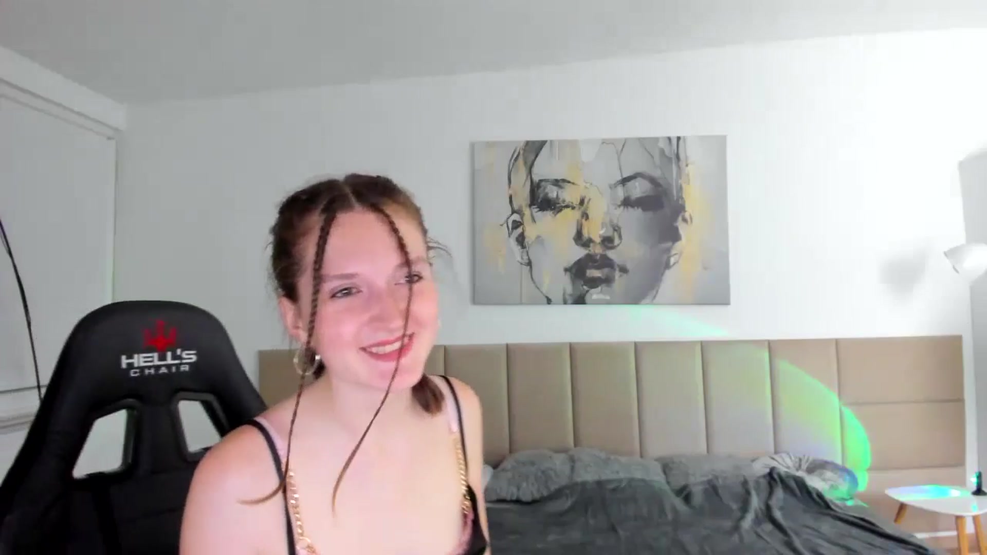 Gallery image thumbnail from GlitterGold's myfreecams stream on, 08/11/2024, 21:47 image 7 of 20