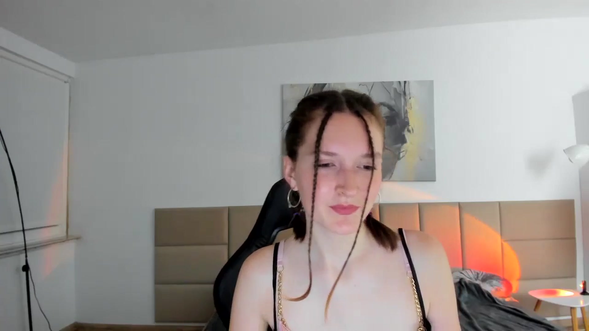 Gallery image thumbnail from GlitterGold's myfreecams stream on, 08/11/2024, 21:47 image 14 of 20