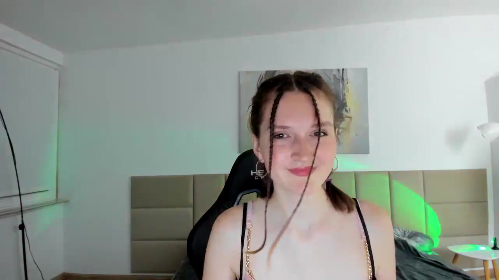 Gallery image thumbnail from GlitterGold's myfreecams stream on, 08/11/2024, 21:47 image 15 of 20
